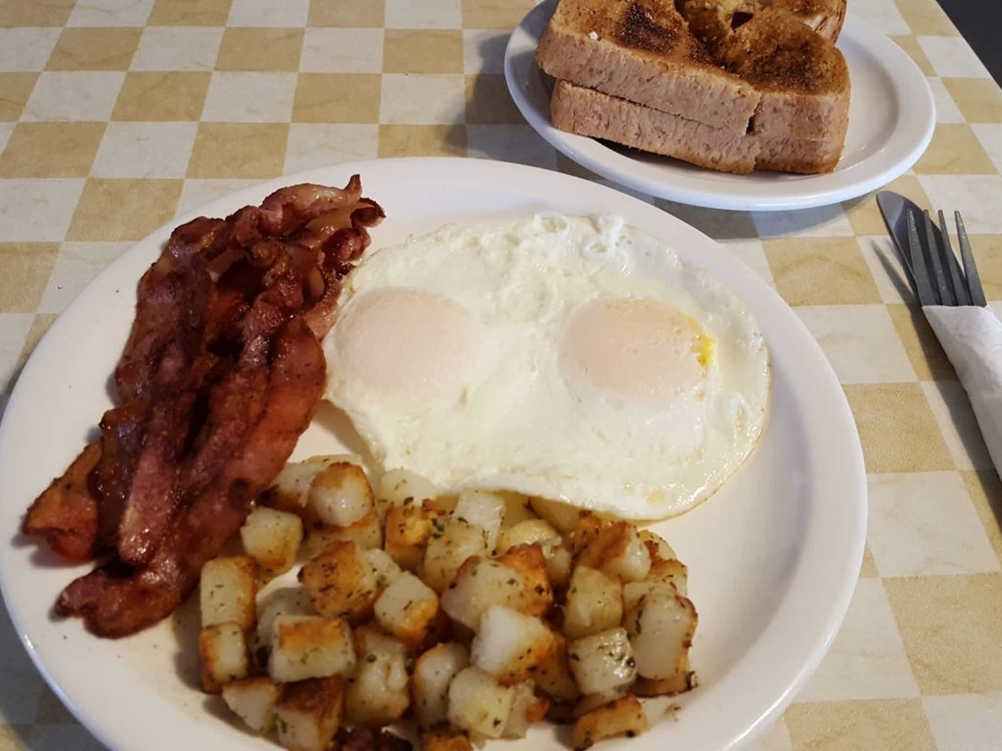 photo Peace Valley Diner and the Newfoundland store