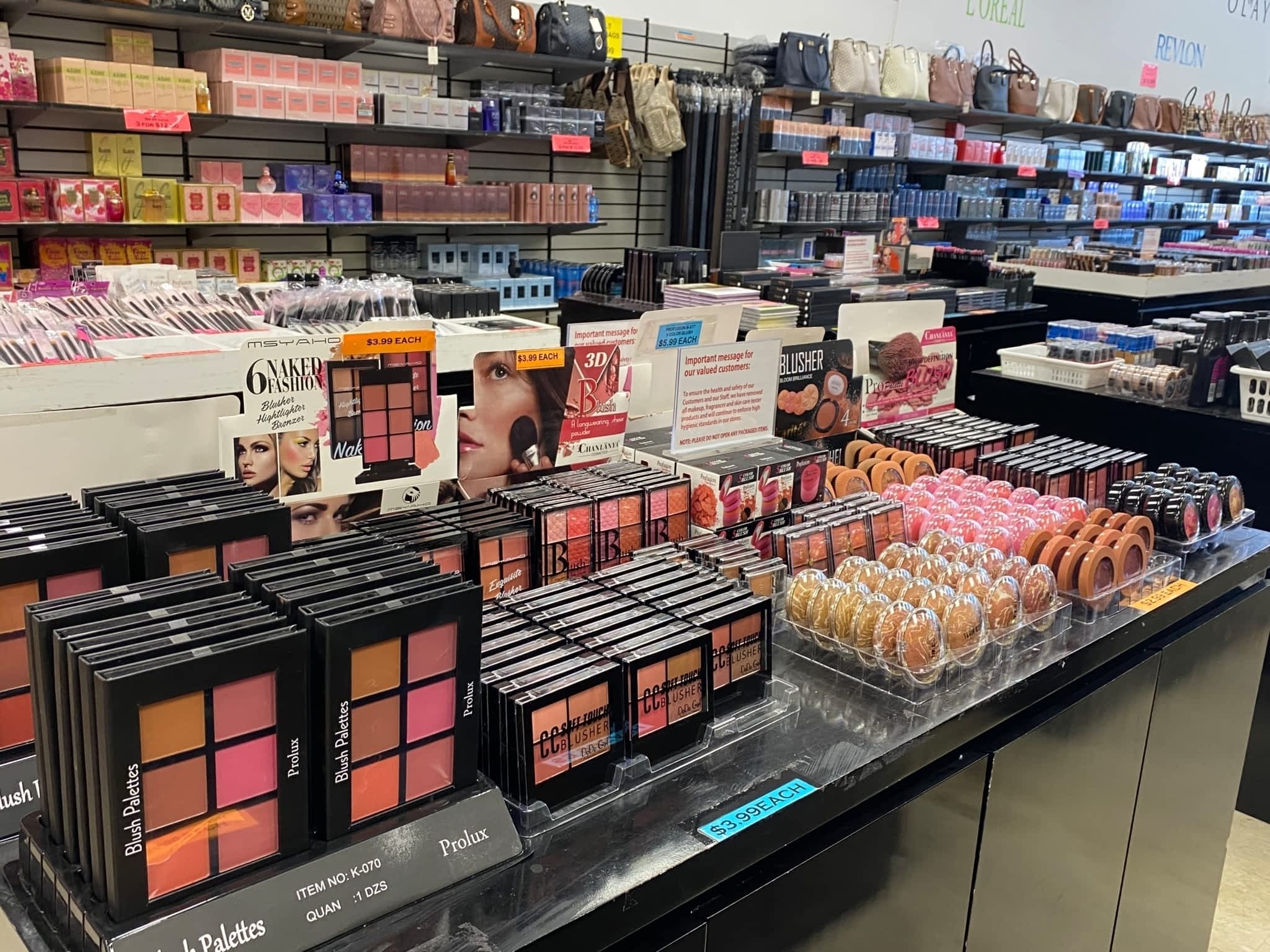 photo Cosmetic Warehouse Outlet