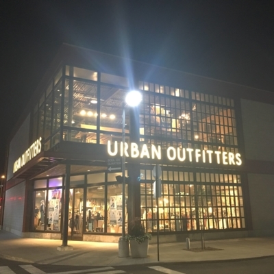 Urban Outfitters - Magasins de vêtements