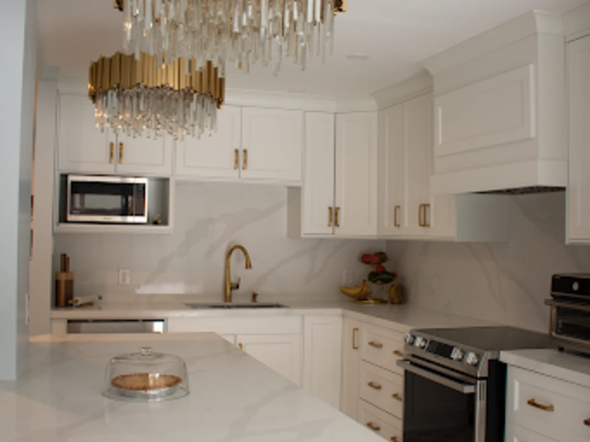 photo GLOW Kitchen Designs Inc.