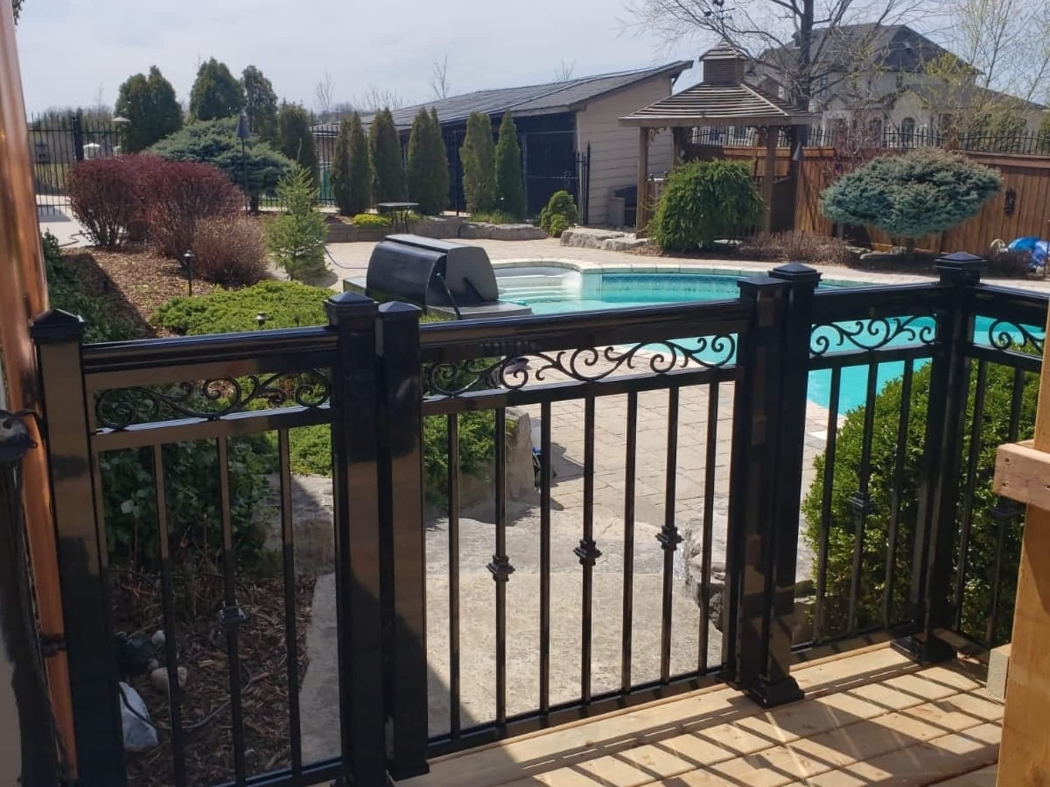 photo TG Aluminum Railings Inc