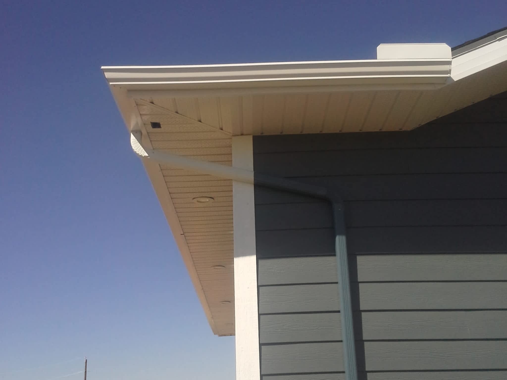 photo Well Hung Eavestrough