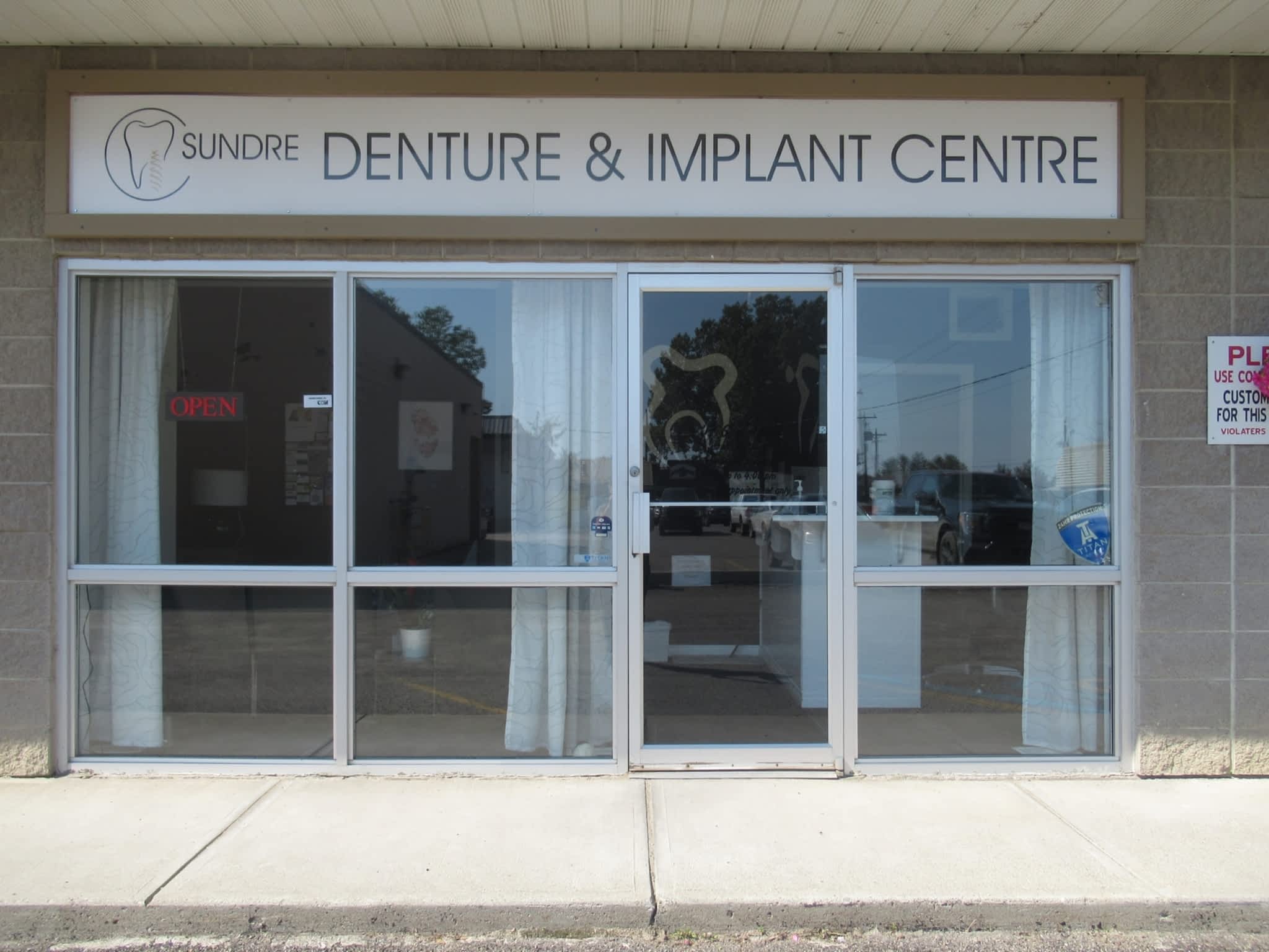 photo Sundre Denture & Implant Centre Inc