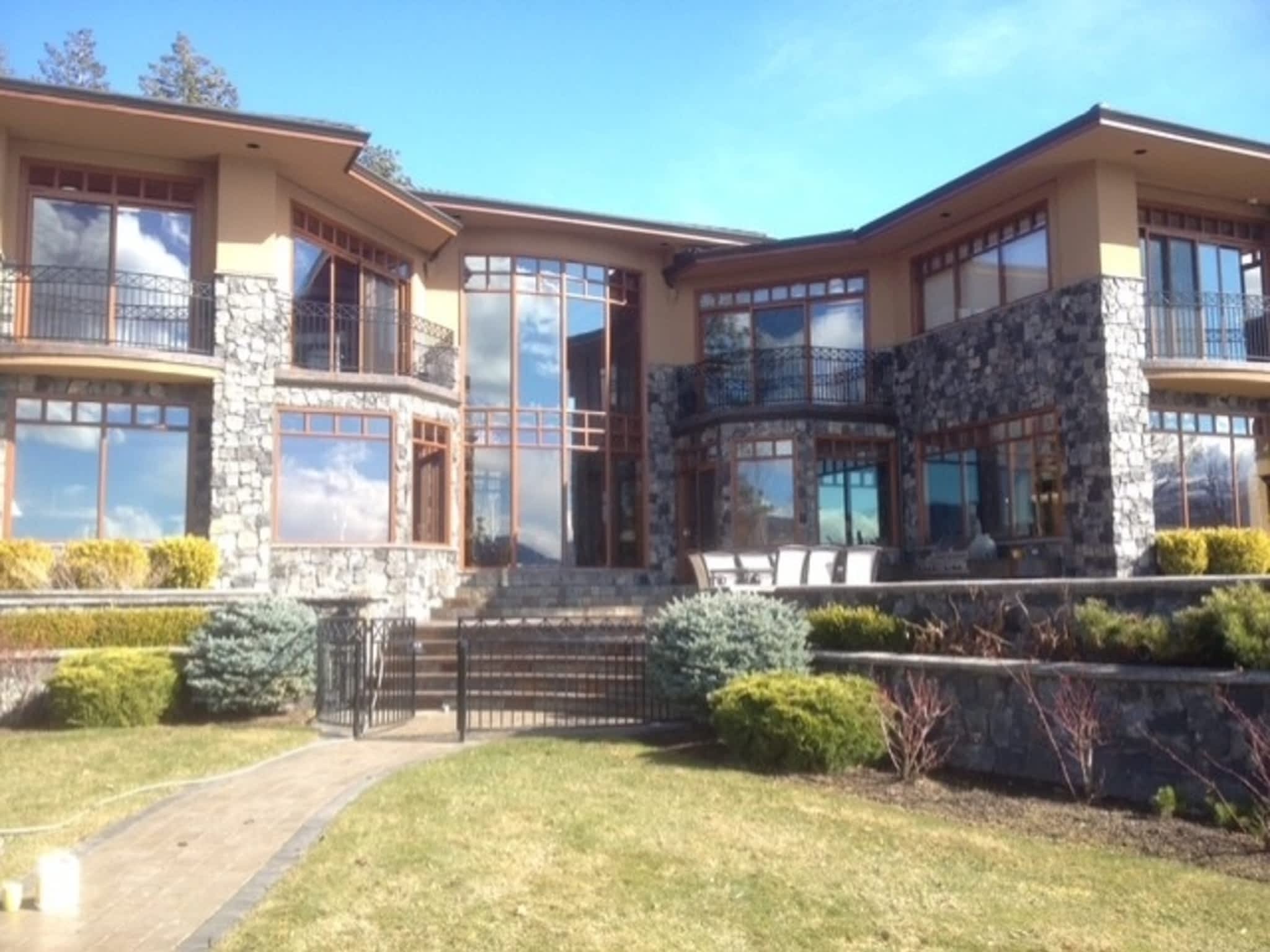 photo Dutchboy Window Cleaning