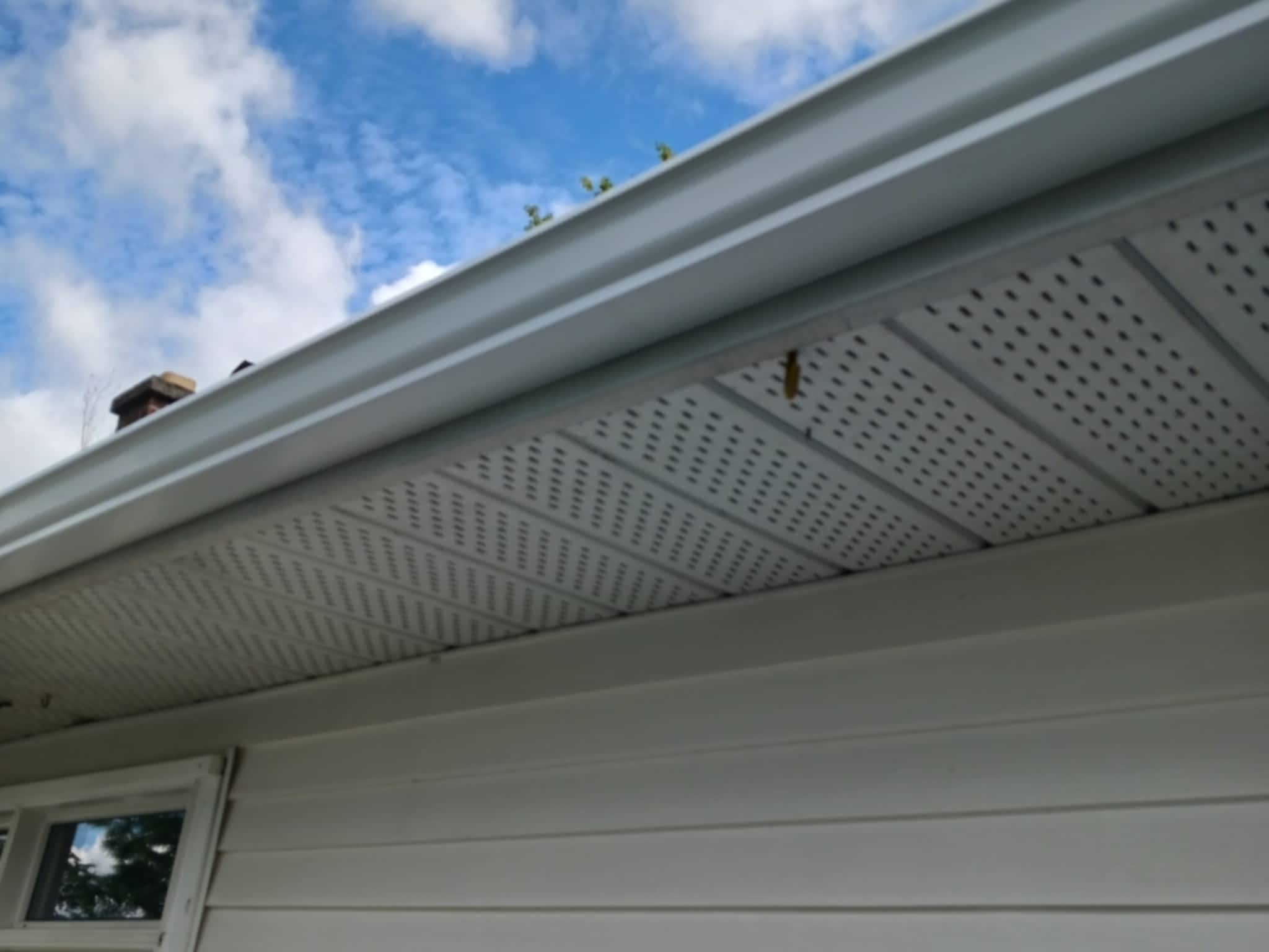 photo B.W's Eavestrough Services