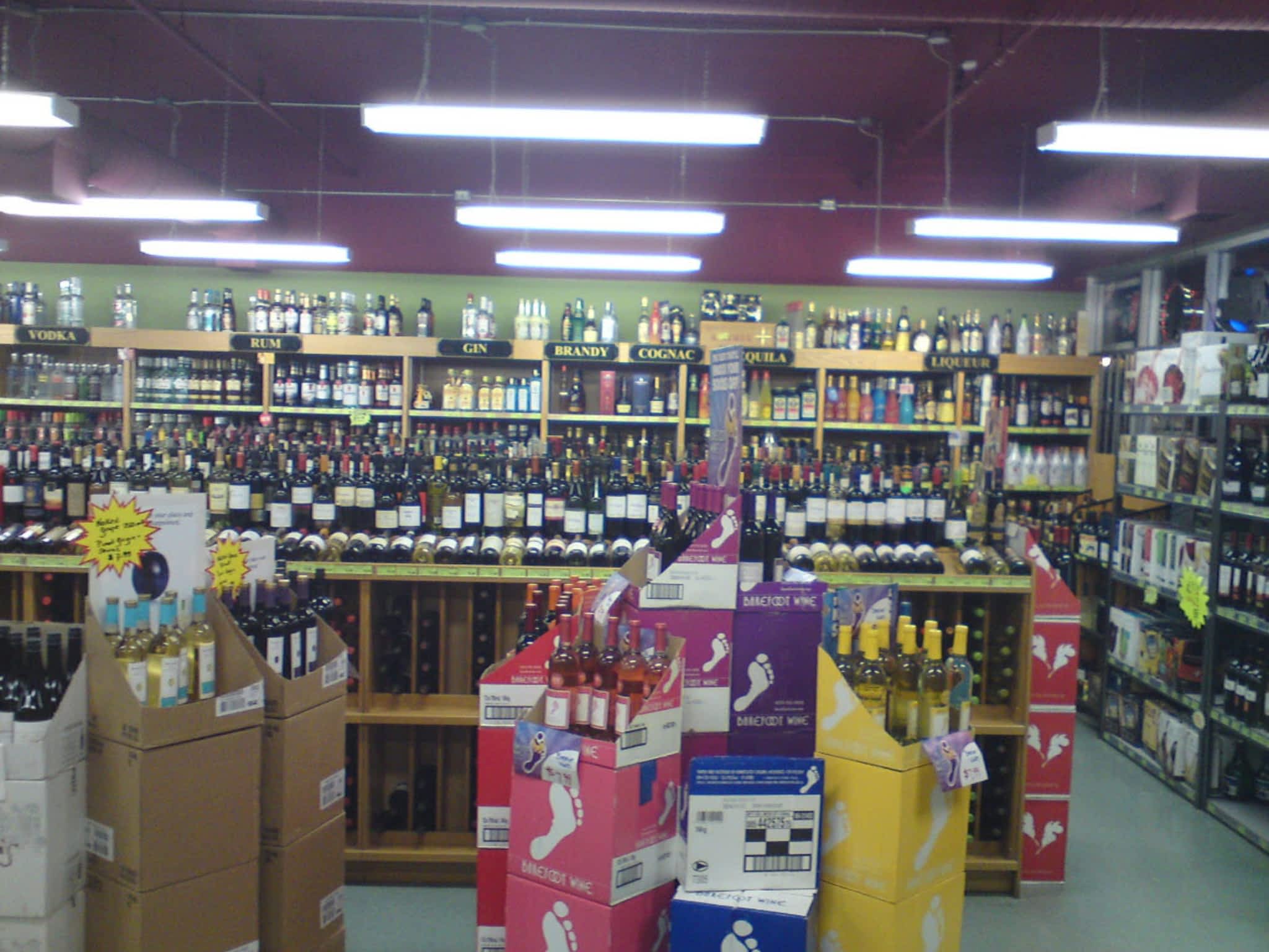 photo Happy's Liquor Store