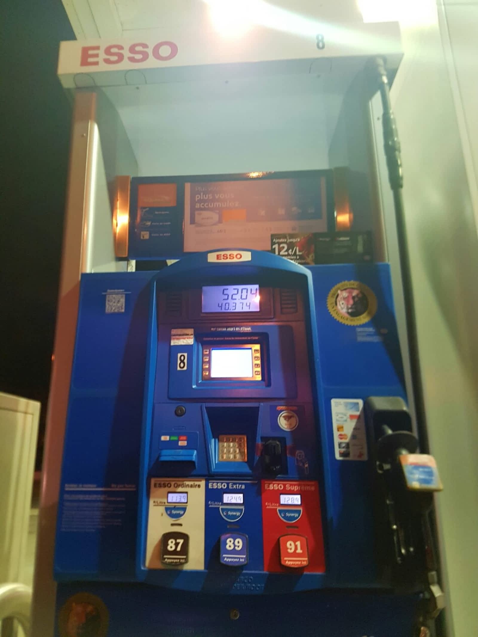 Esso 3881, rue Sherbrooke E, Montréal, QC