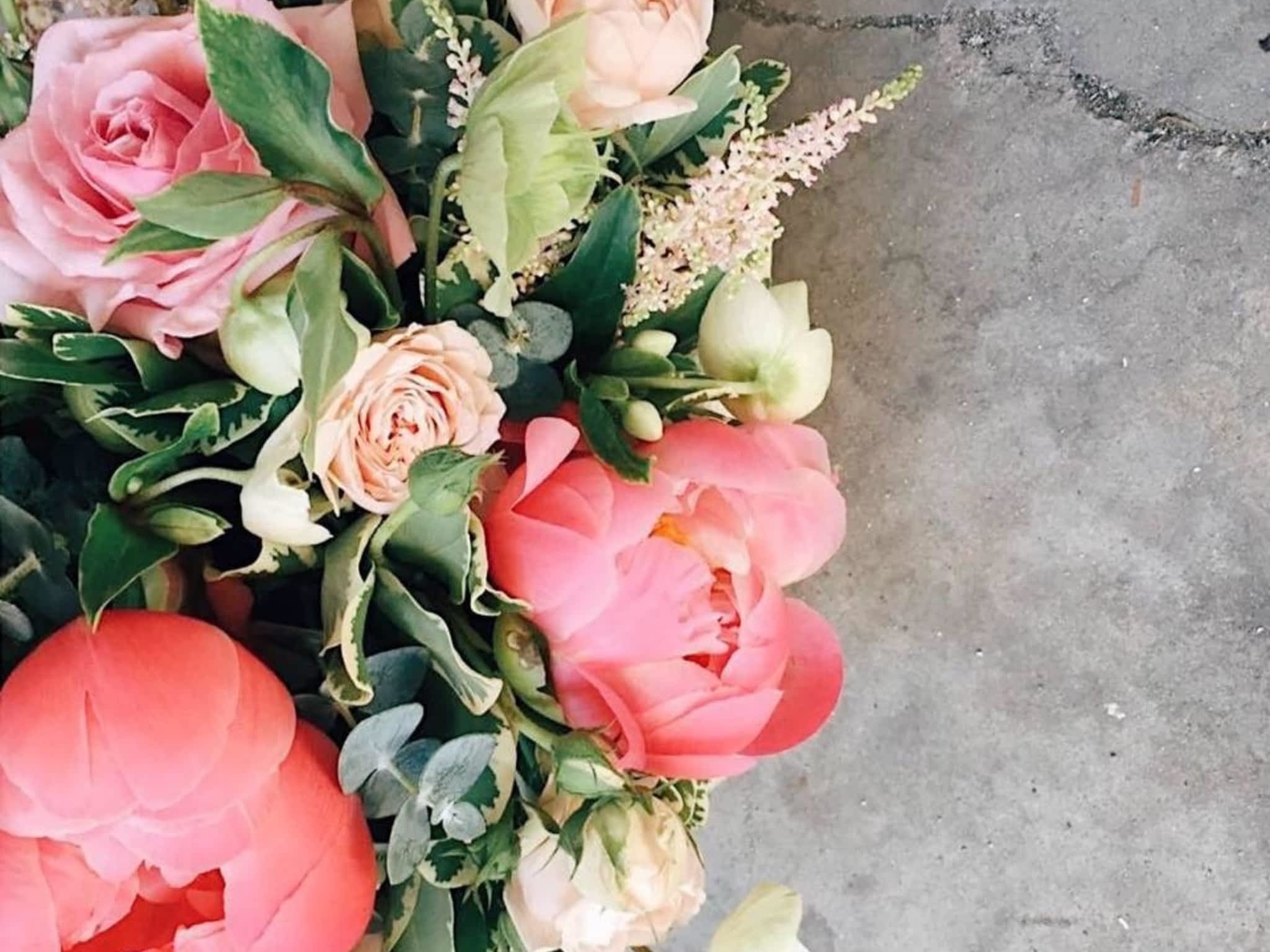 photo Petals & Presents