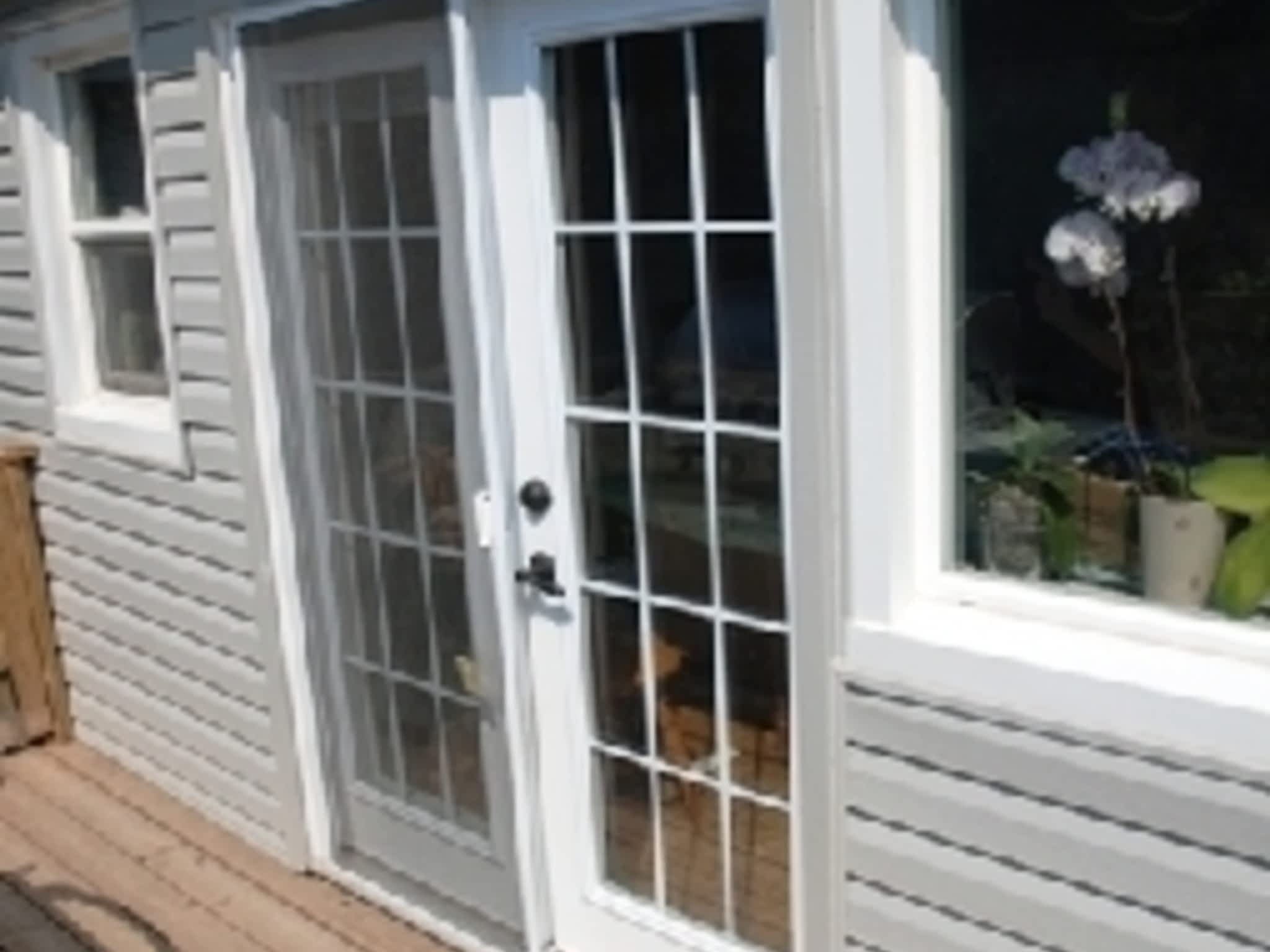 photo Exterior Touches Eavestroughing