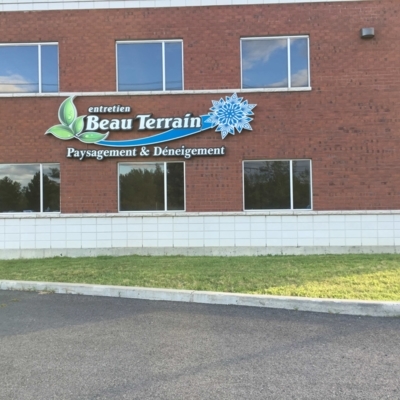 Entretien Beau Terrain - Lawn Maintenance