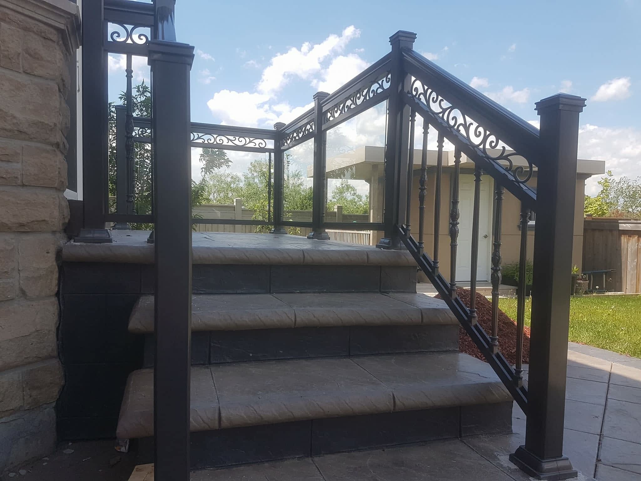 photo TG Aluminum Railings Inc