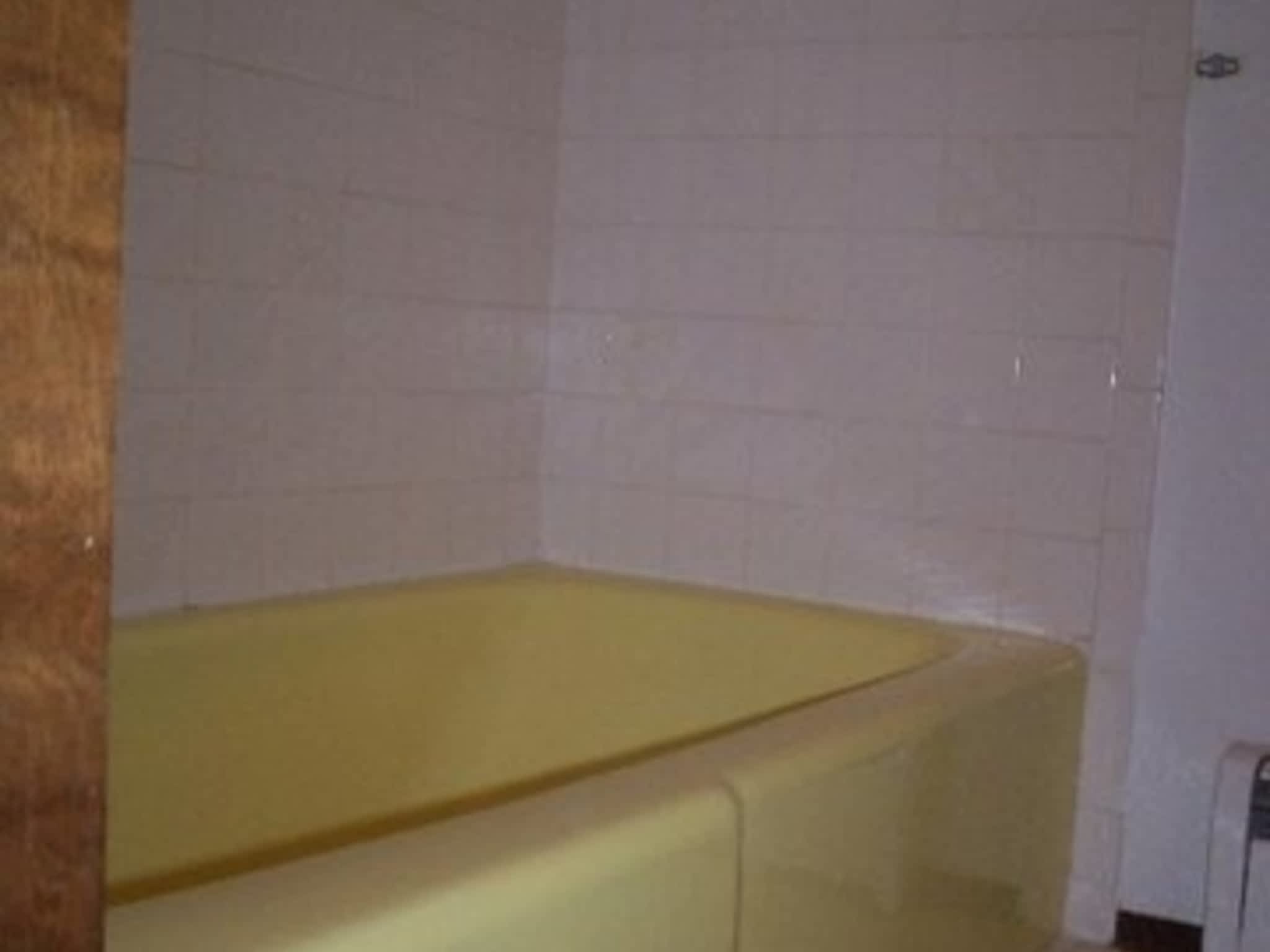 photo Bathtub Refinishing Services