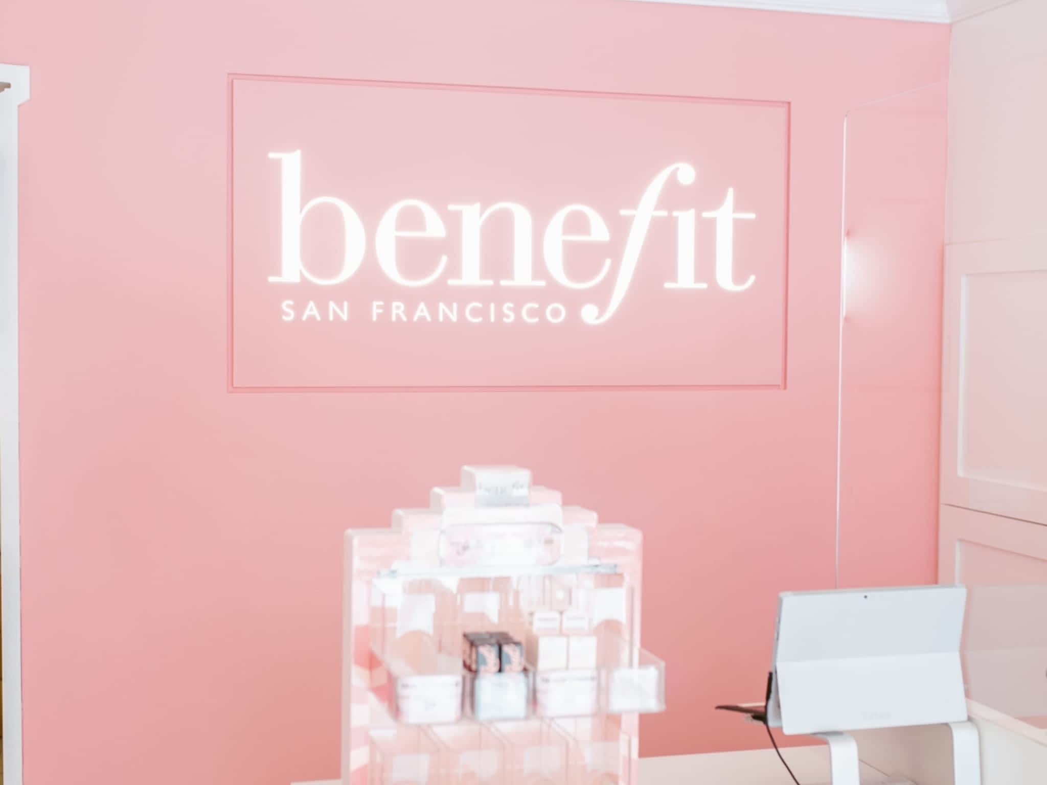 photo Benefit Cosmetics Boutique & BrowBar lounge