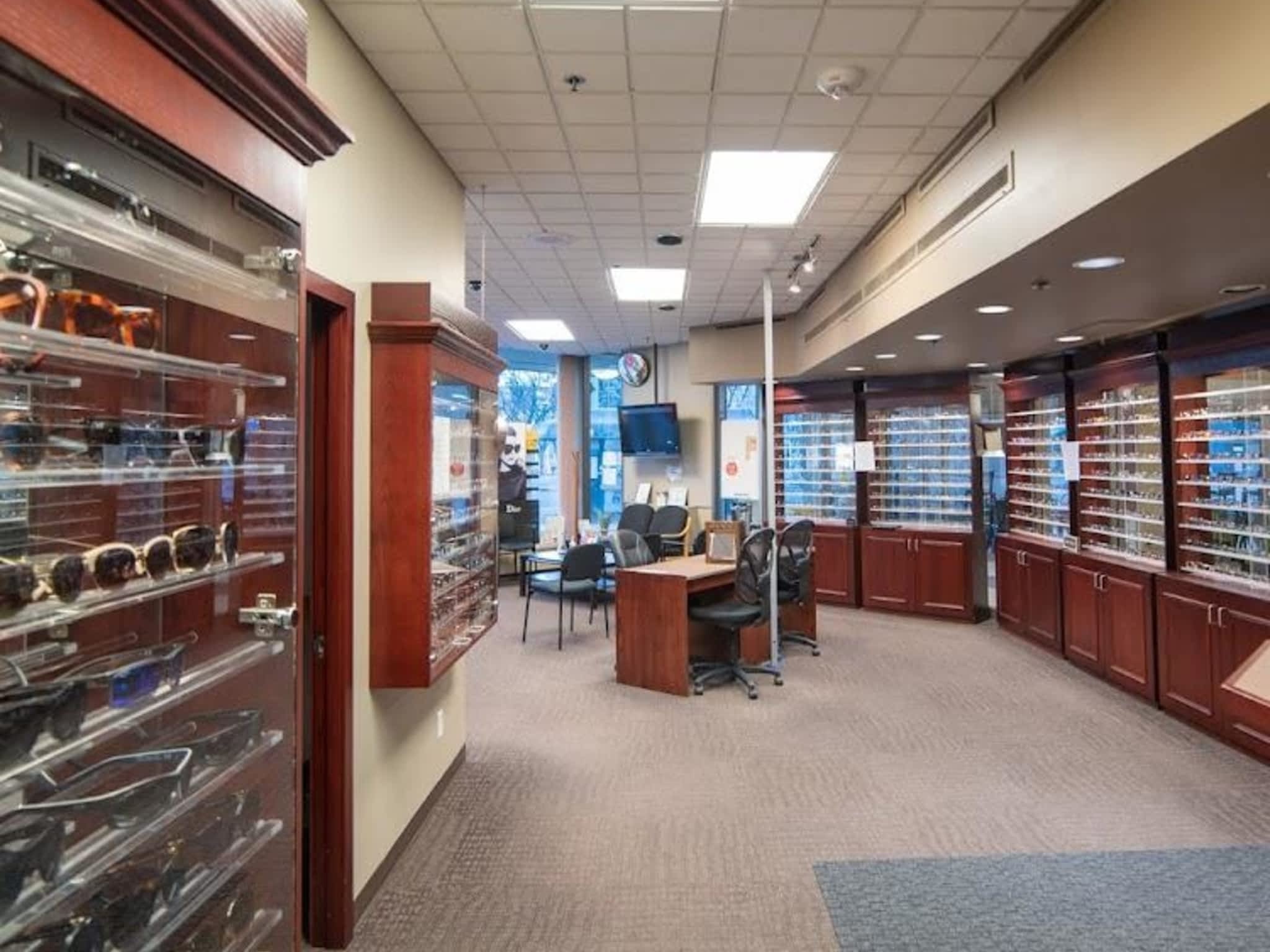 photo Dr. Barry Nolt Optometry