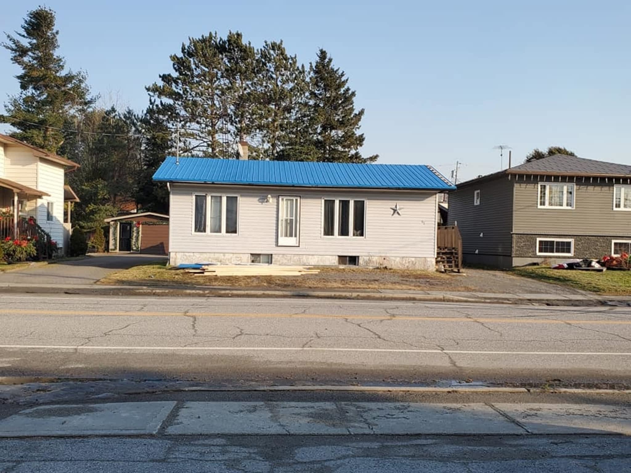 photo Gray Wolves Contracting