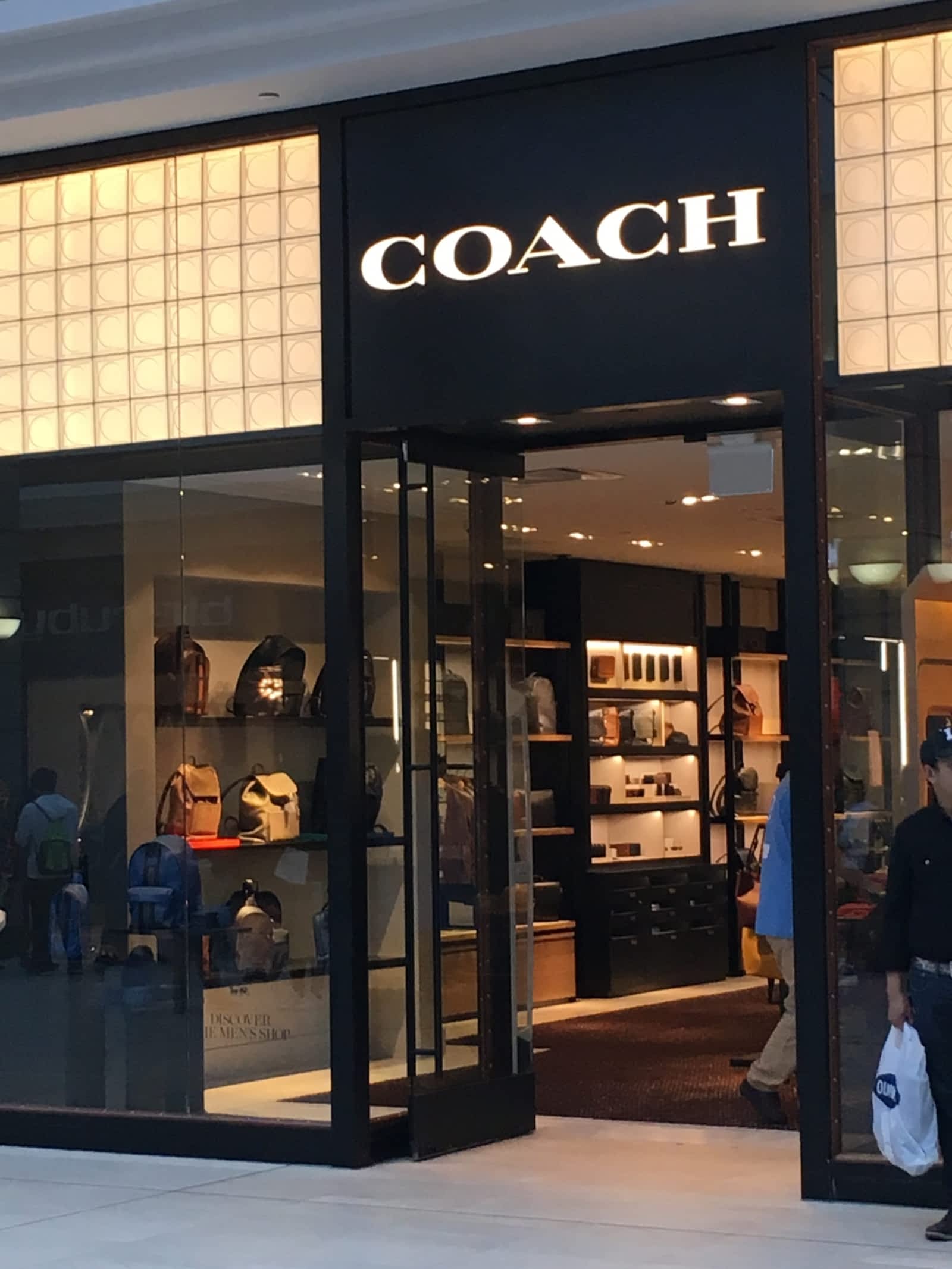 coach store in aurora