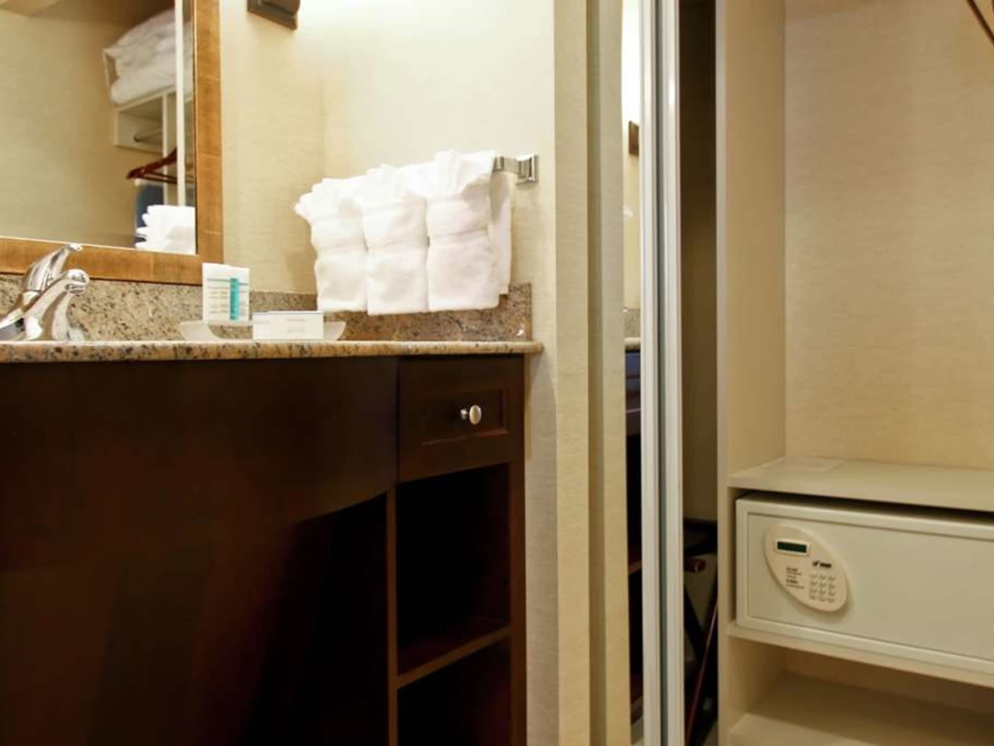 photo Homewood Suites by Hilton Toronto Airport Corporate Centre