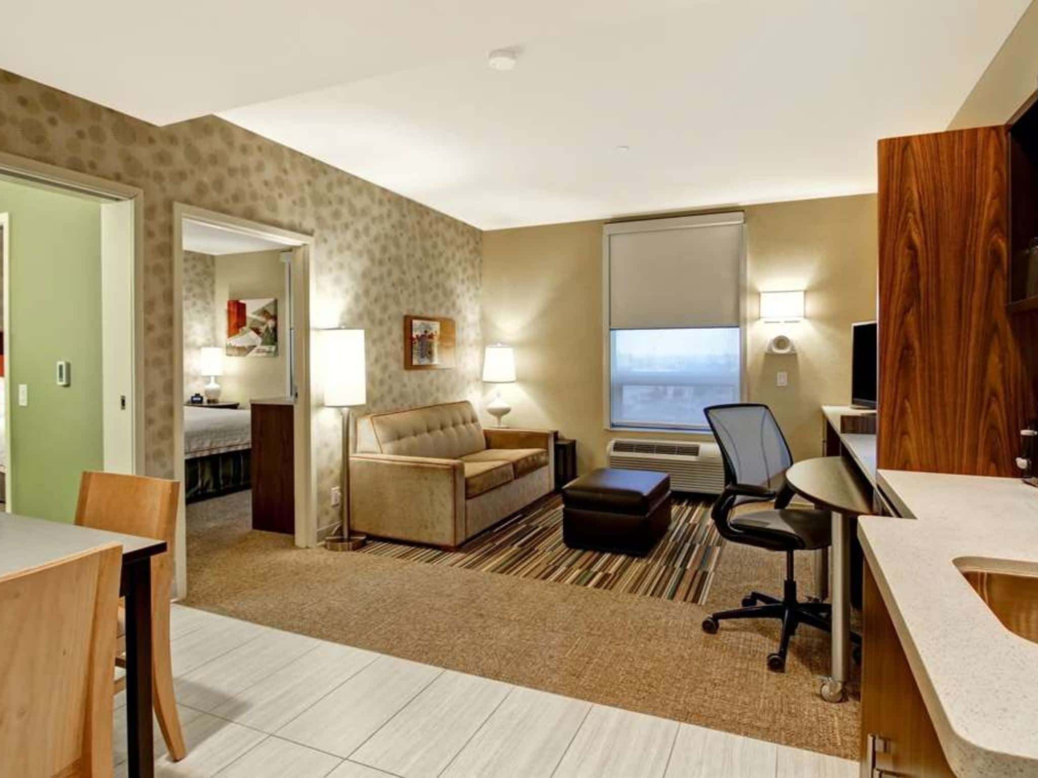 photo Home2 Suites by Hilton West Edmonton, Alberta, Canada