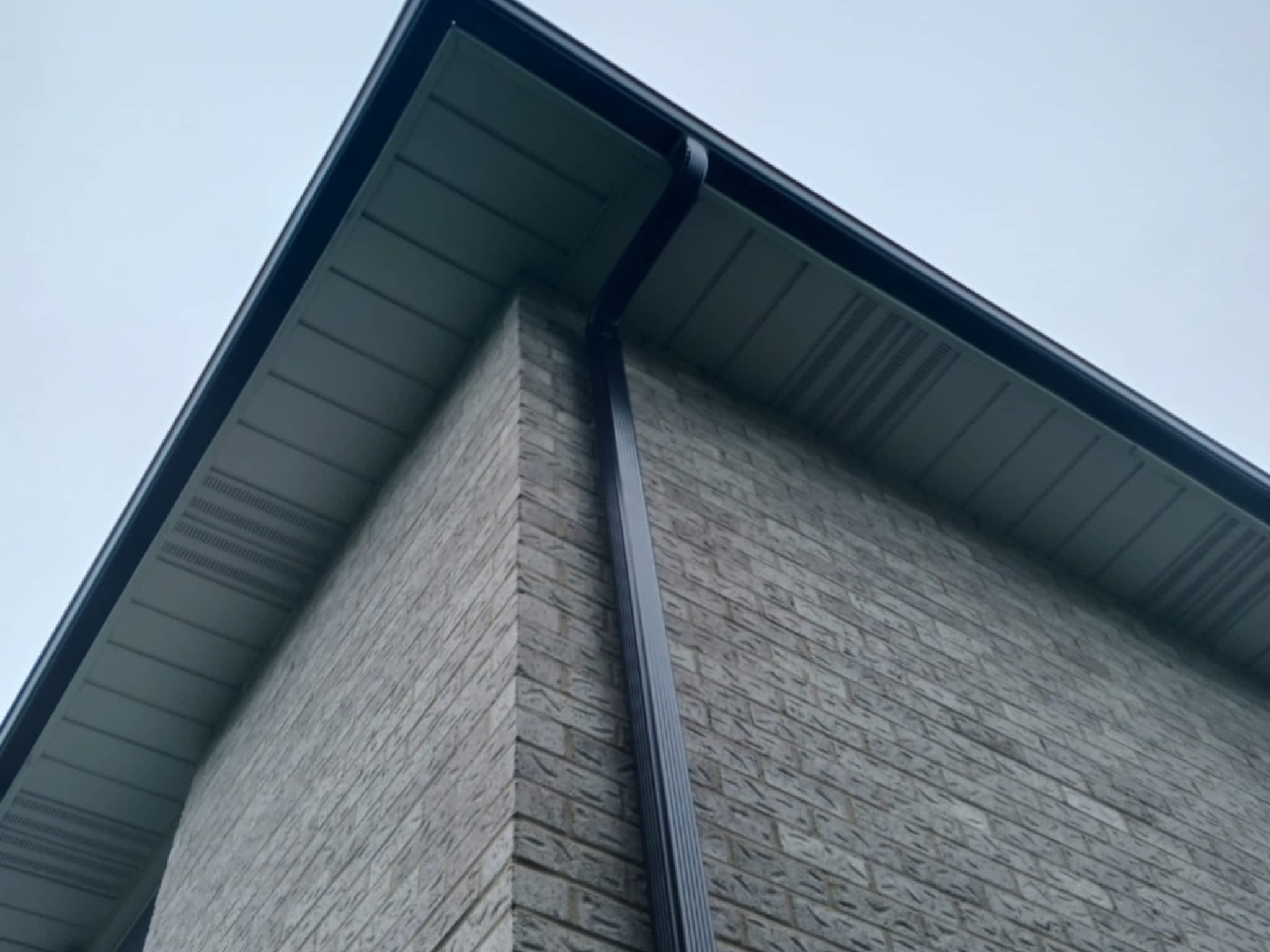 photo B.W's Eavestrough Services