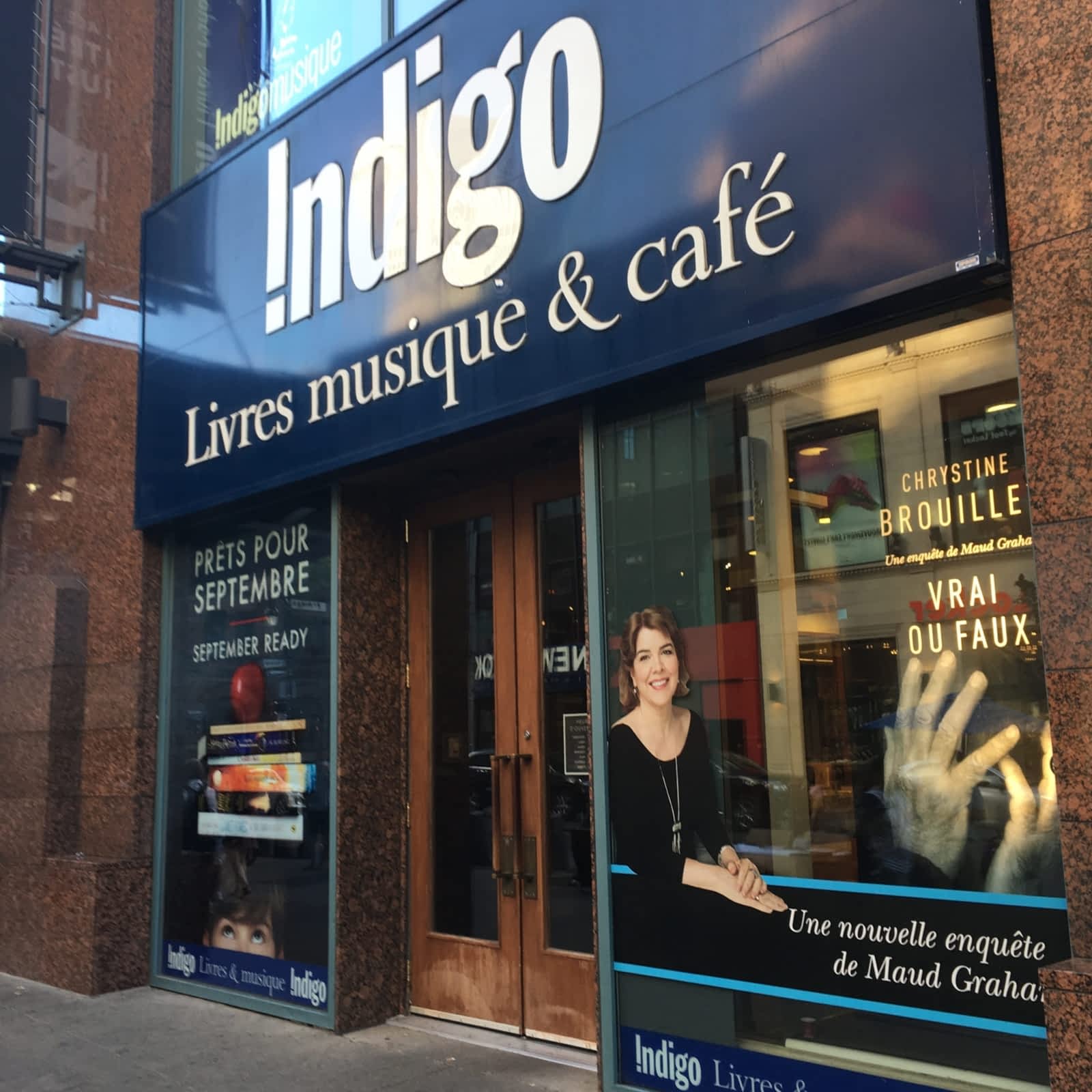 Indigo Opening Hours 1500, av McGill College, Montréal, QC
