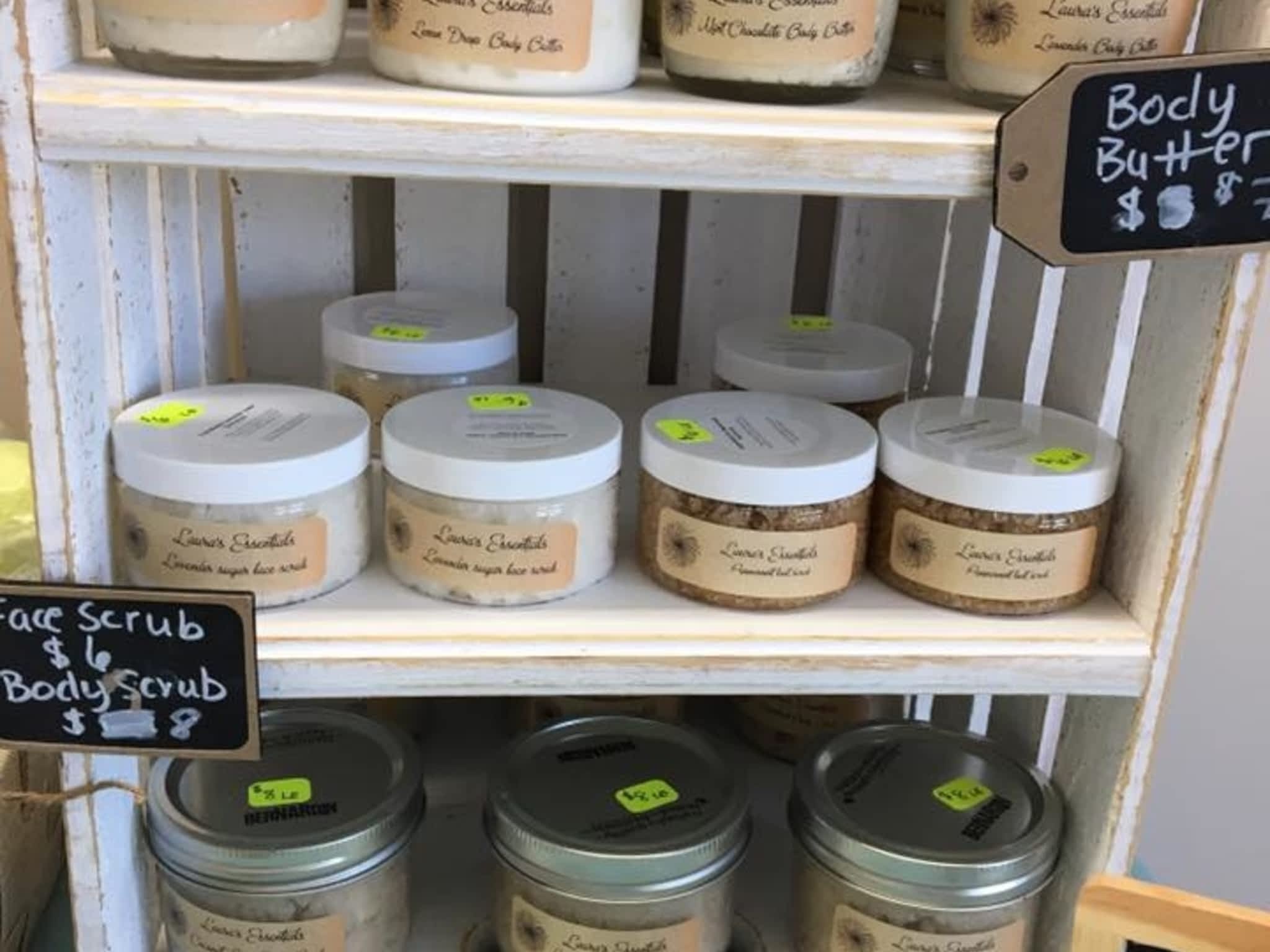 photo Laura's Essentials