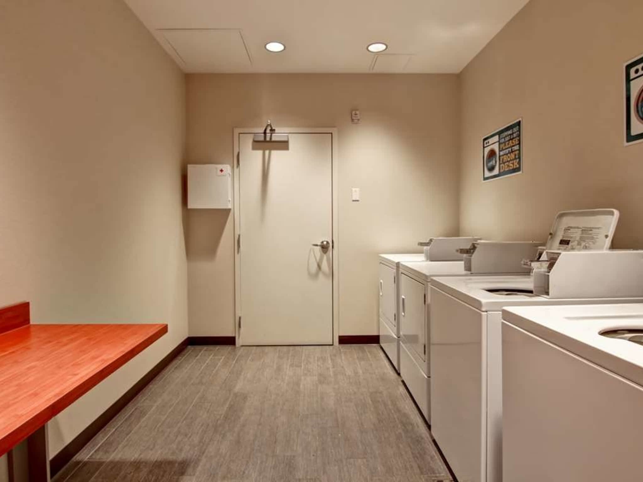 photo Home2 Suites by Hilton West Edmonton, Alberta, Canada