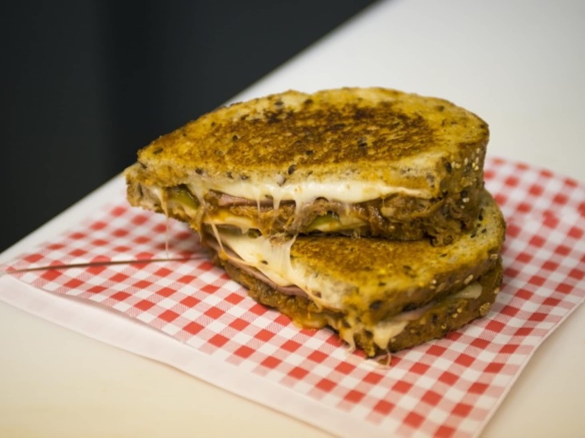 photo Zee's Grilled Cheese Ltd