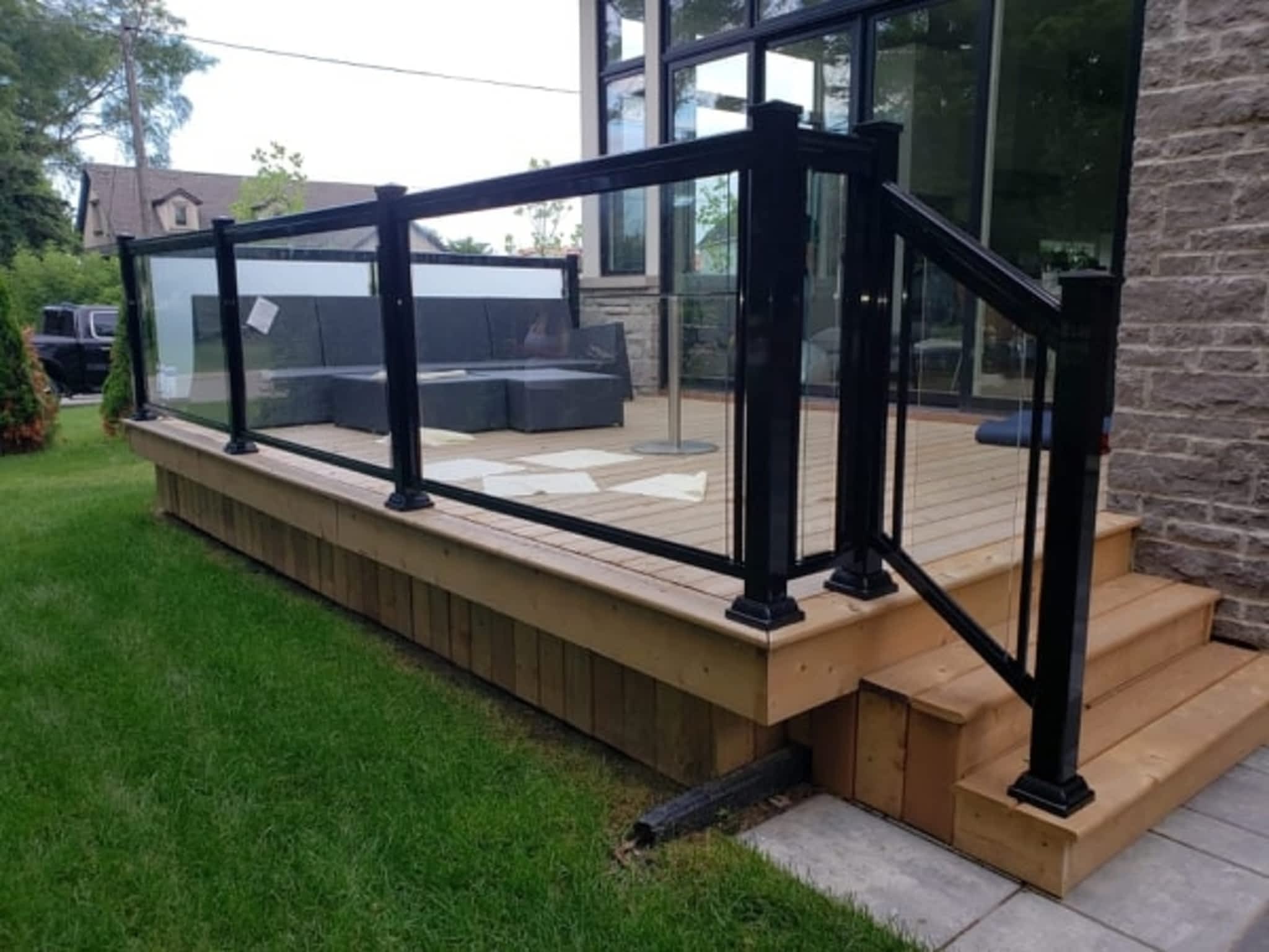 photo TG Aluminum Railings Inc