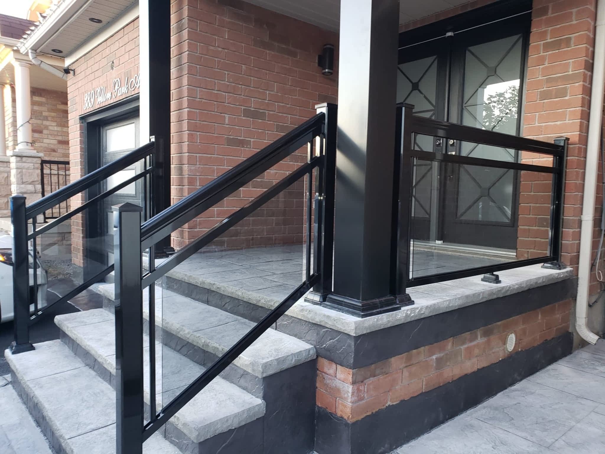 photo TG Aluminum Railings Inc