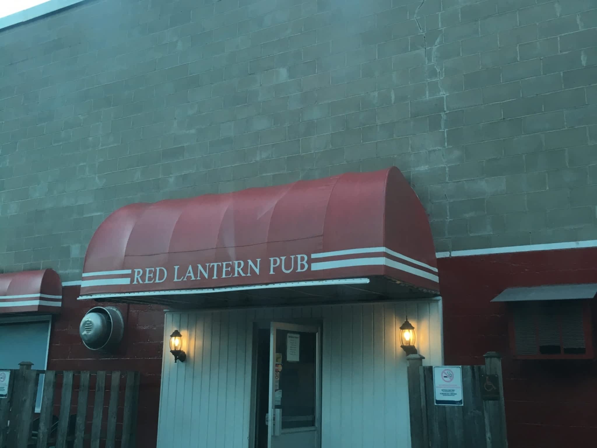 photo Red Lantern Pub & Steak House
