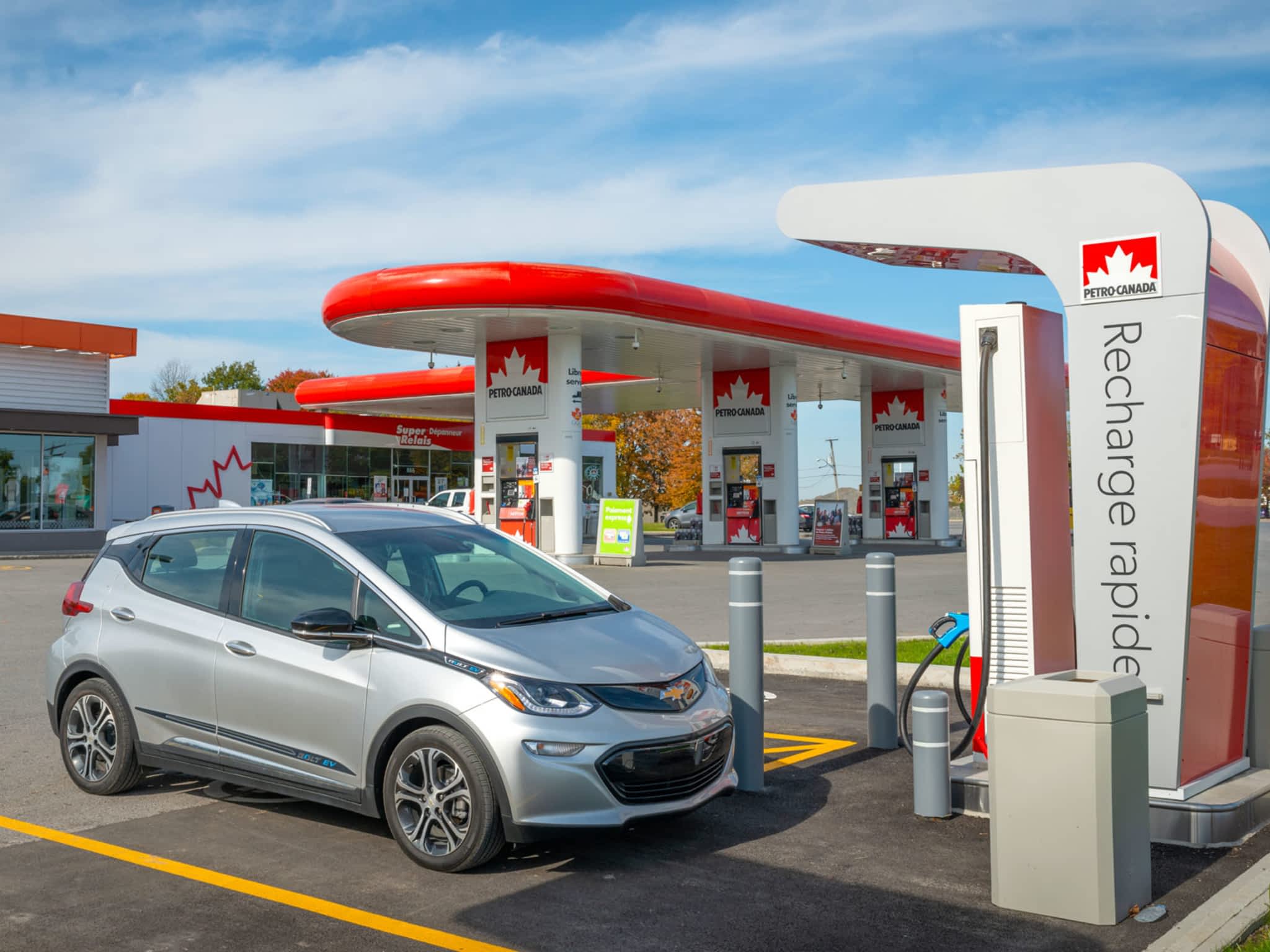 photo Borne de recharge rapide VÉ Petro-Canada/EV Fast Charging Station