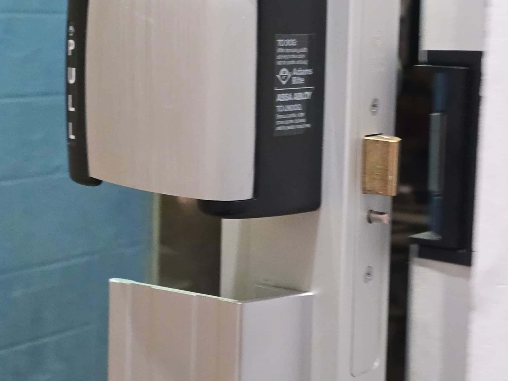 photo Complete Door and Lock