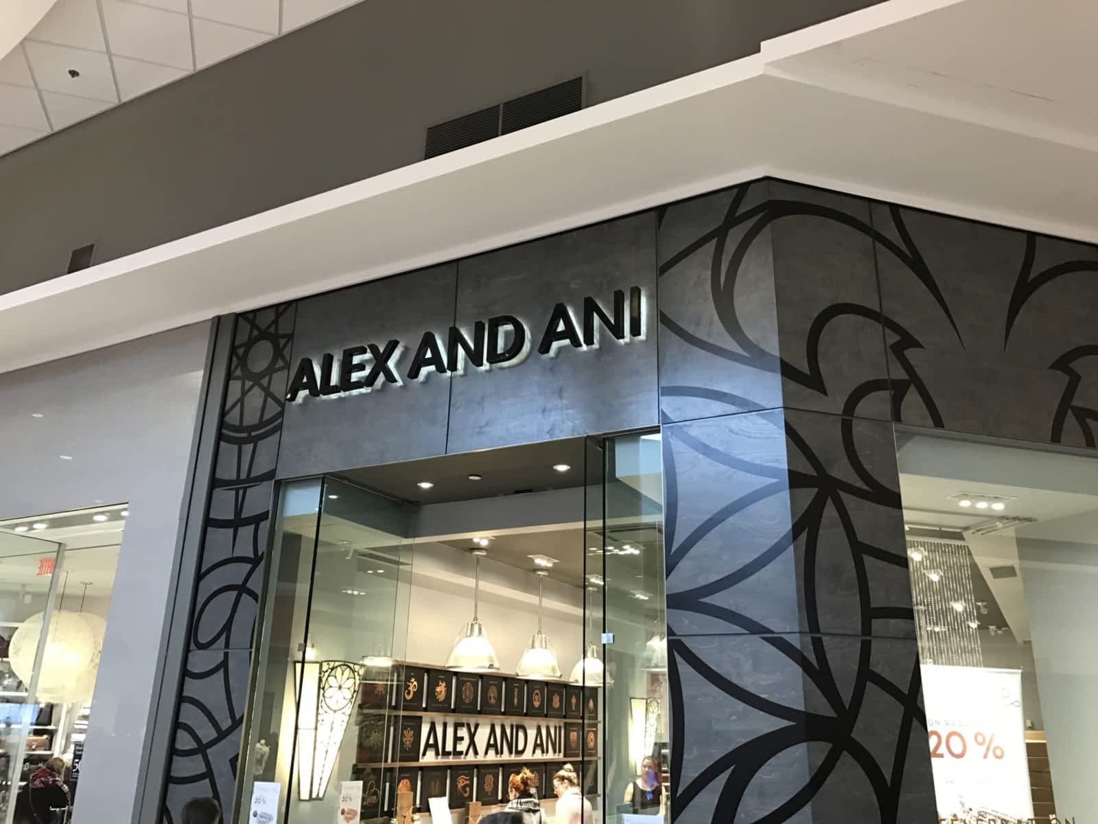 alex and ani store hours