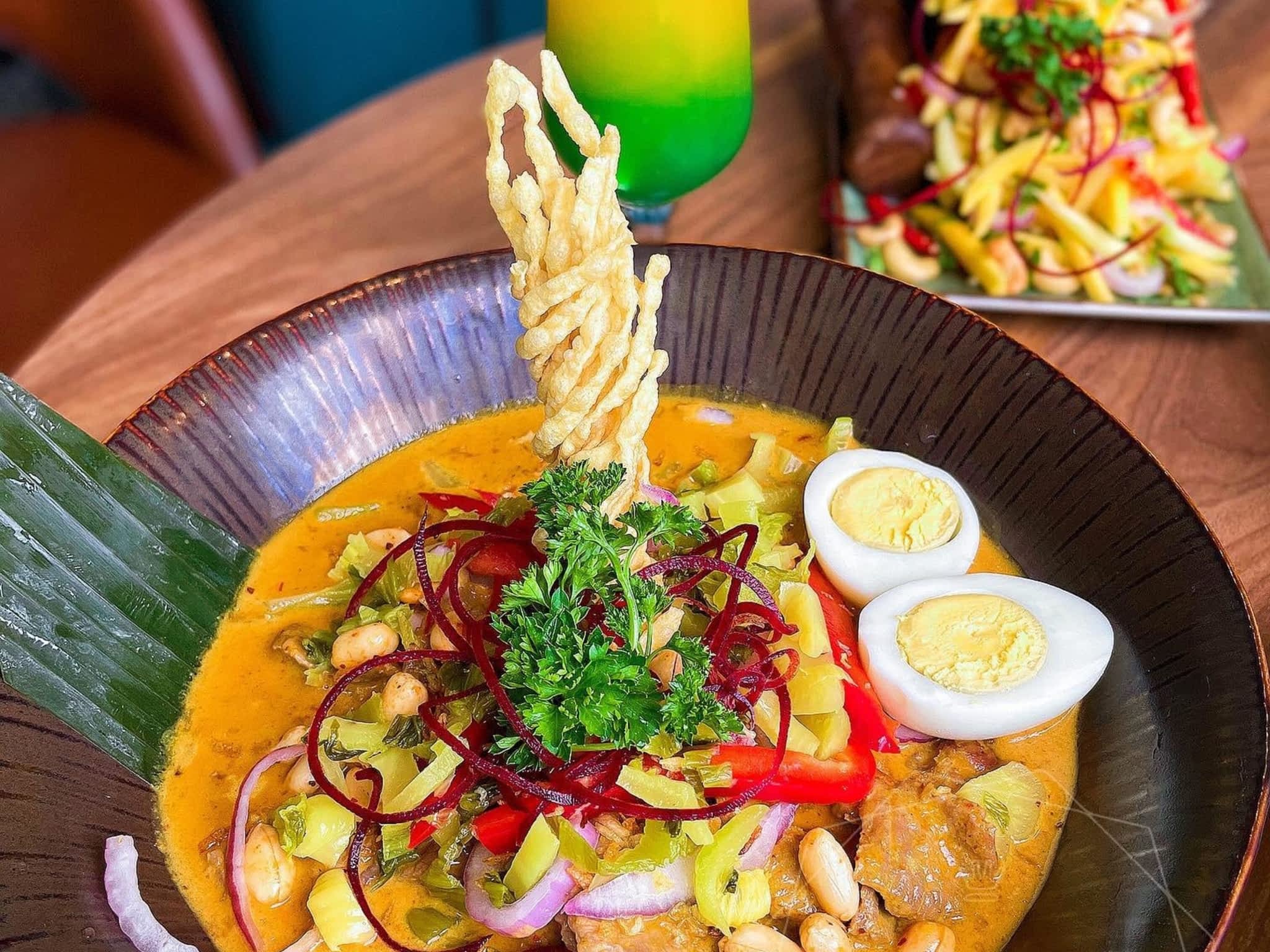 photo Thairoom College