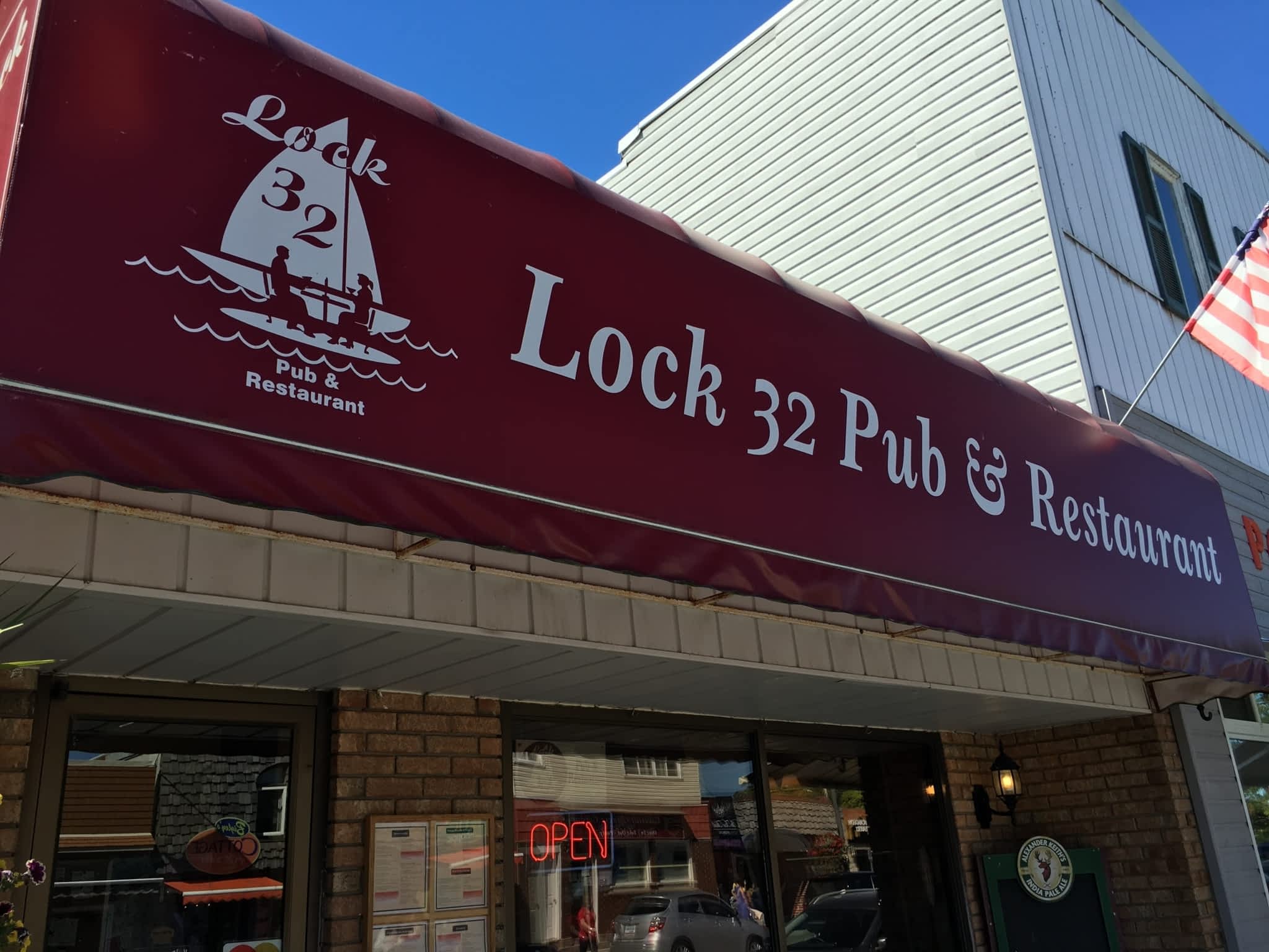 photo Lock Thirty-Two Pub & Restaurant