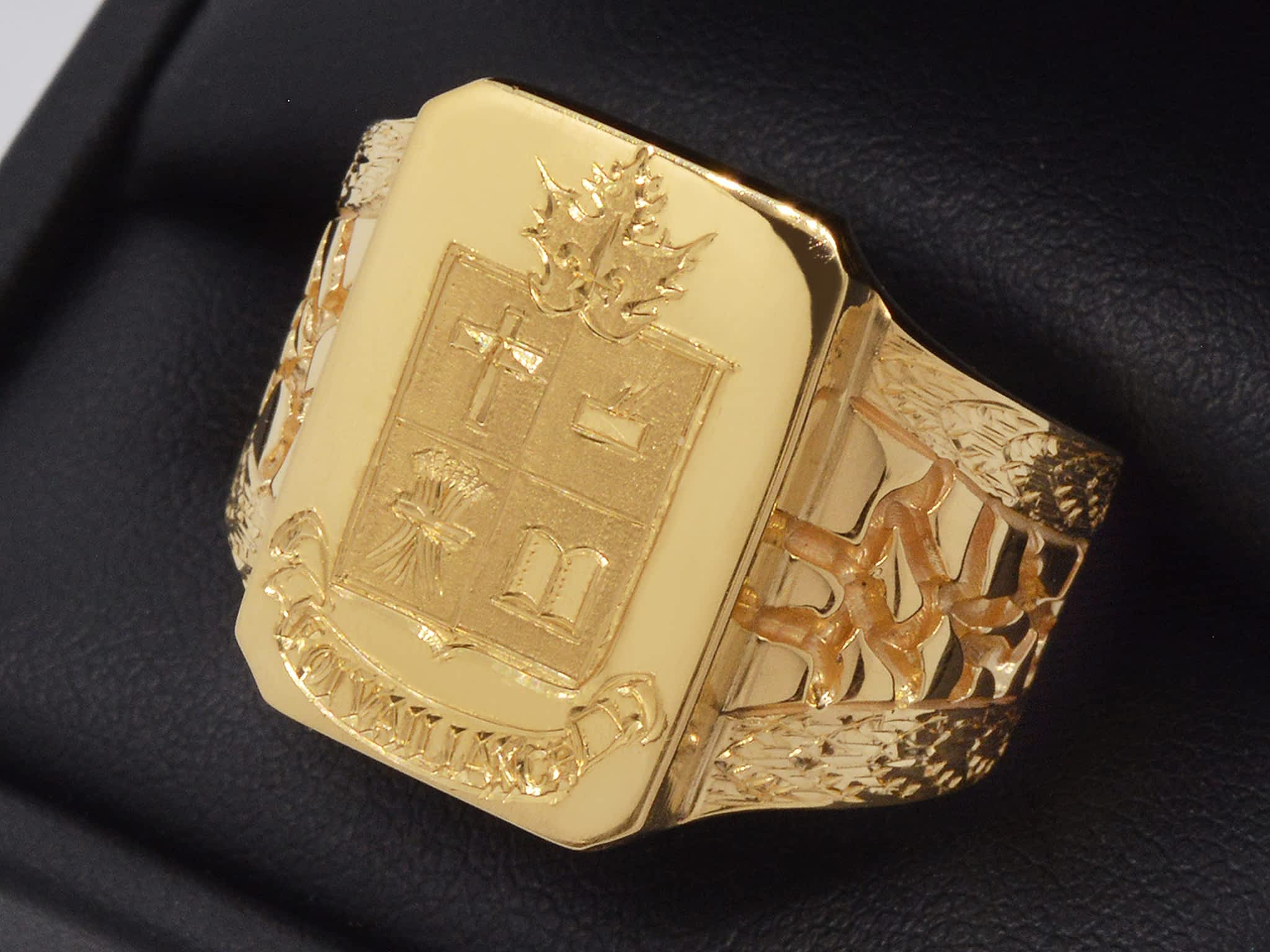 photo A & A Engraving/Jewellers