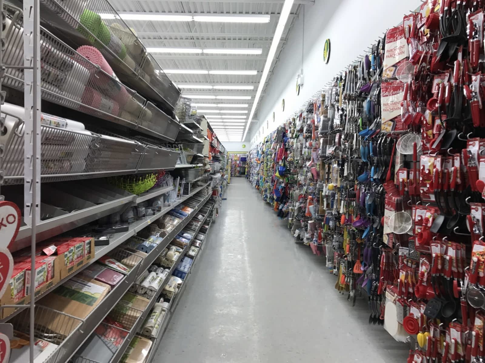 Dollarama 3353 boul des Sources, DollarddesOrmeaux, QC