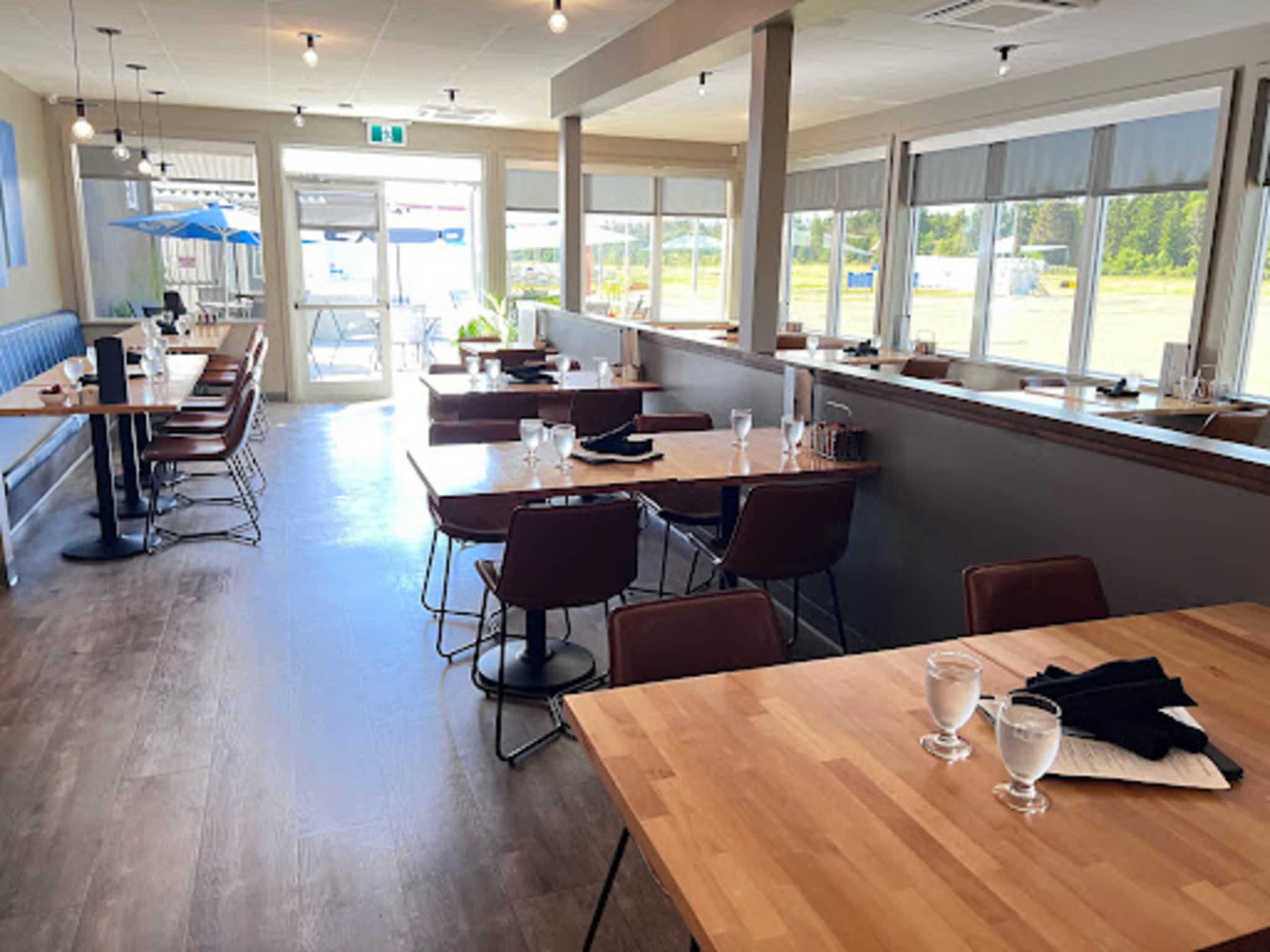 photo Final Approach Restaurant