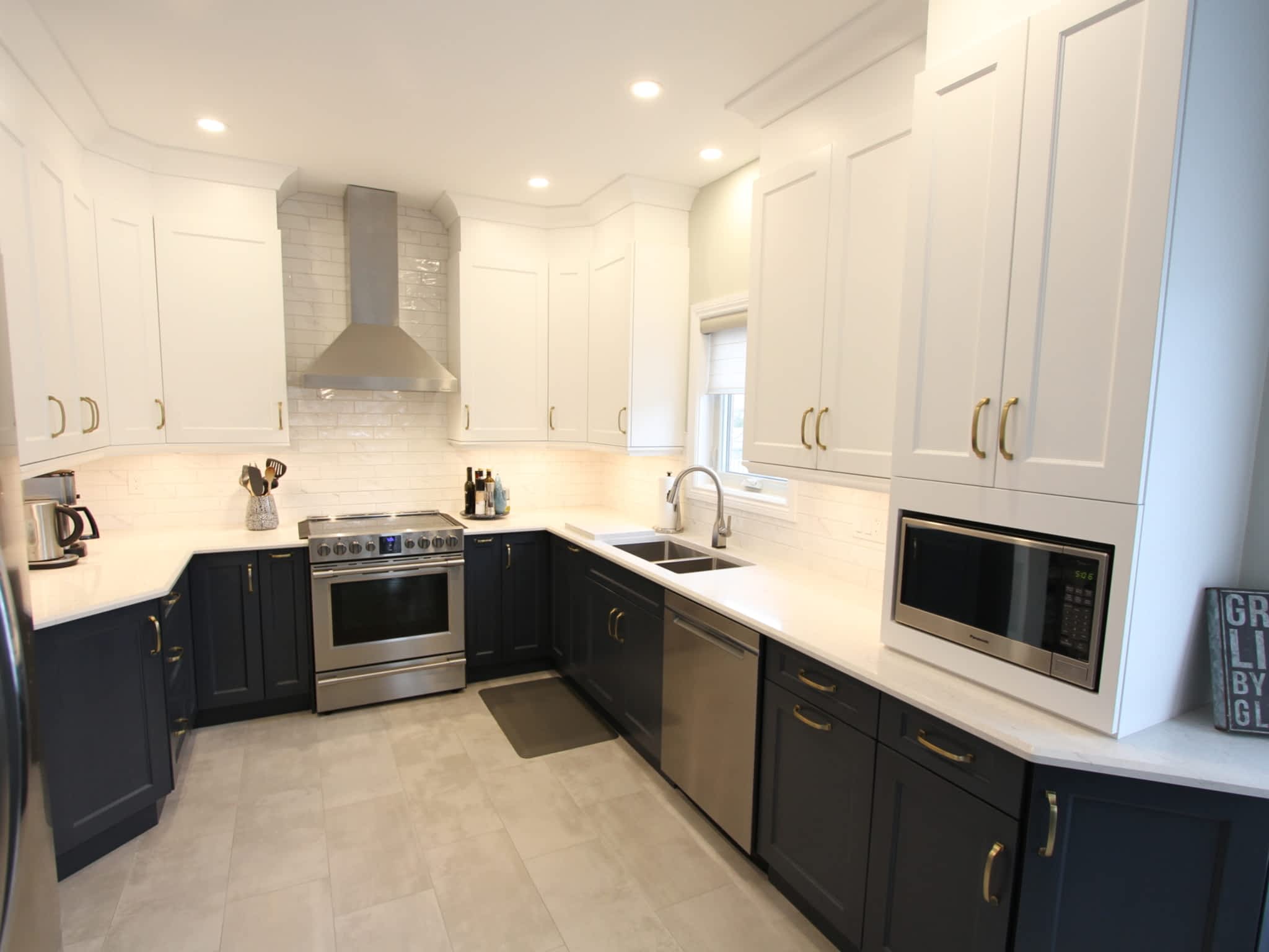 photo Classic Kitchens Designs & Renovations Ltd