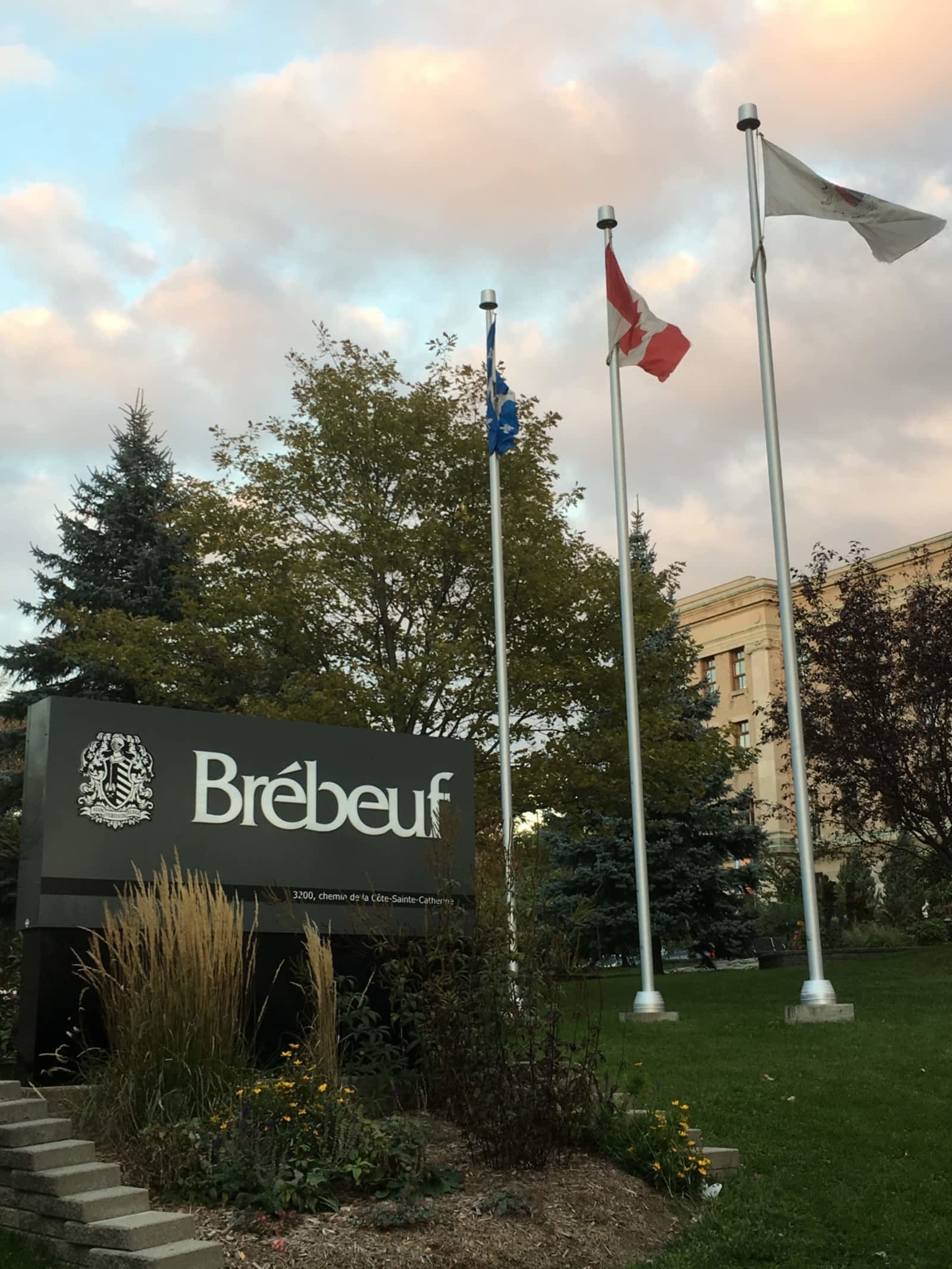 Collège JeandeBrébeuf Horaire d'ouverture 5635 av Decelles