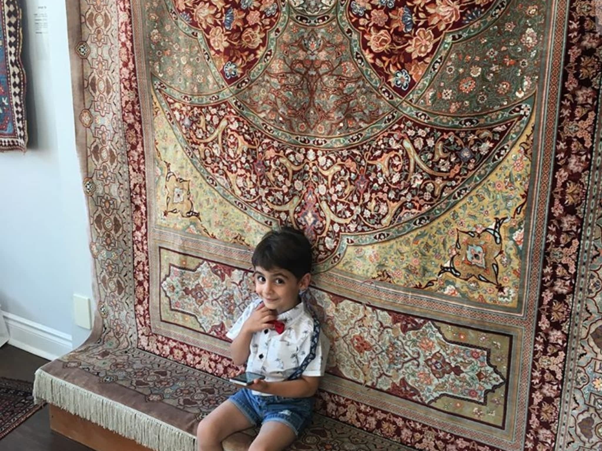 photo Royal Antique Rug Gallery