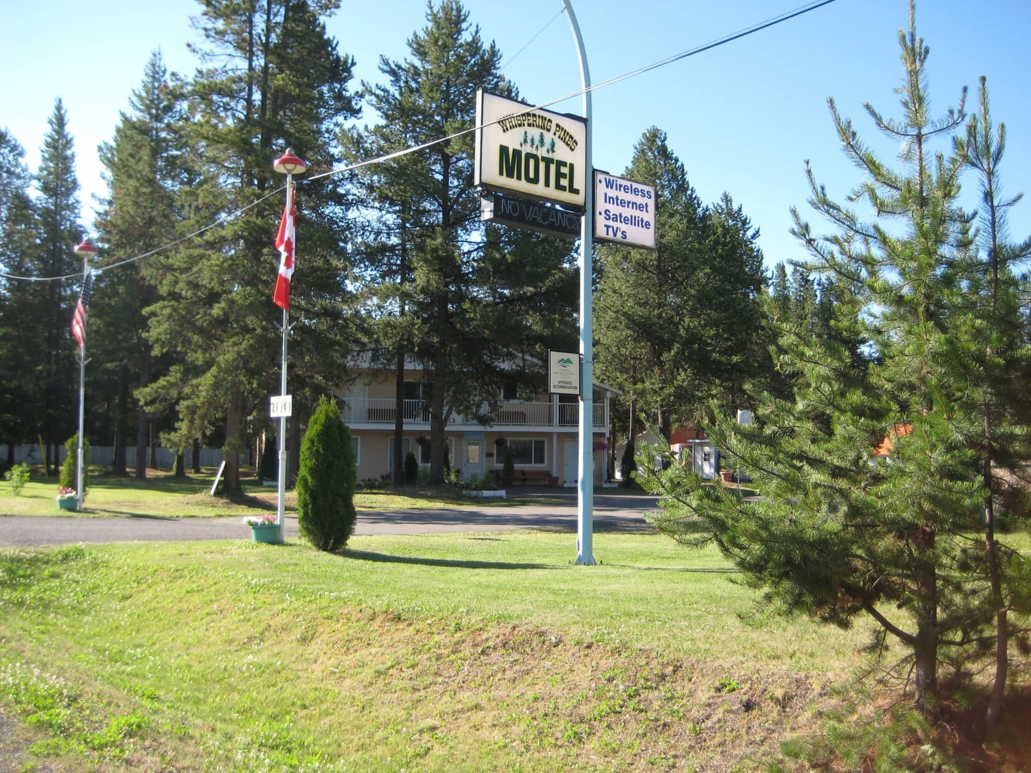 photo Whispering Pines Motel