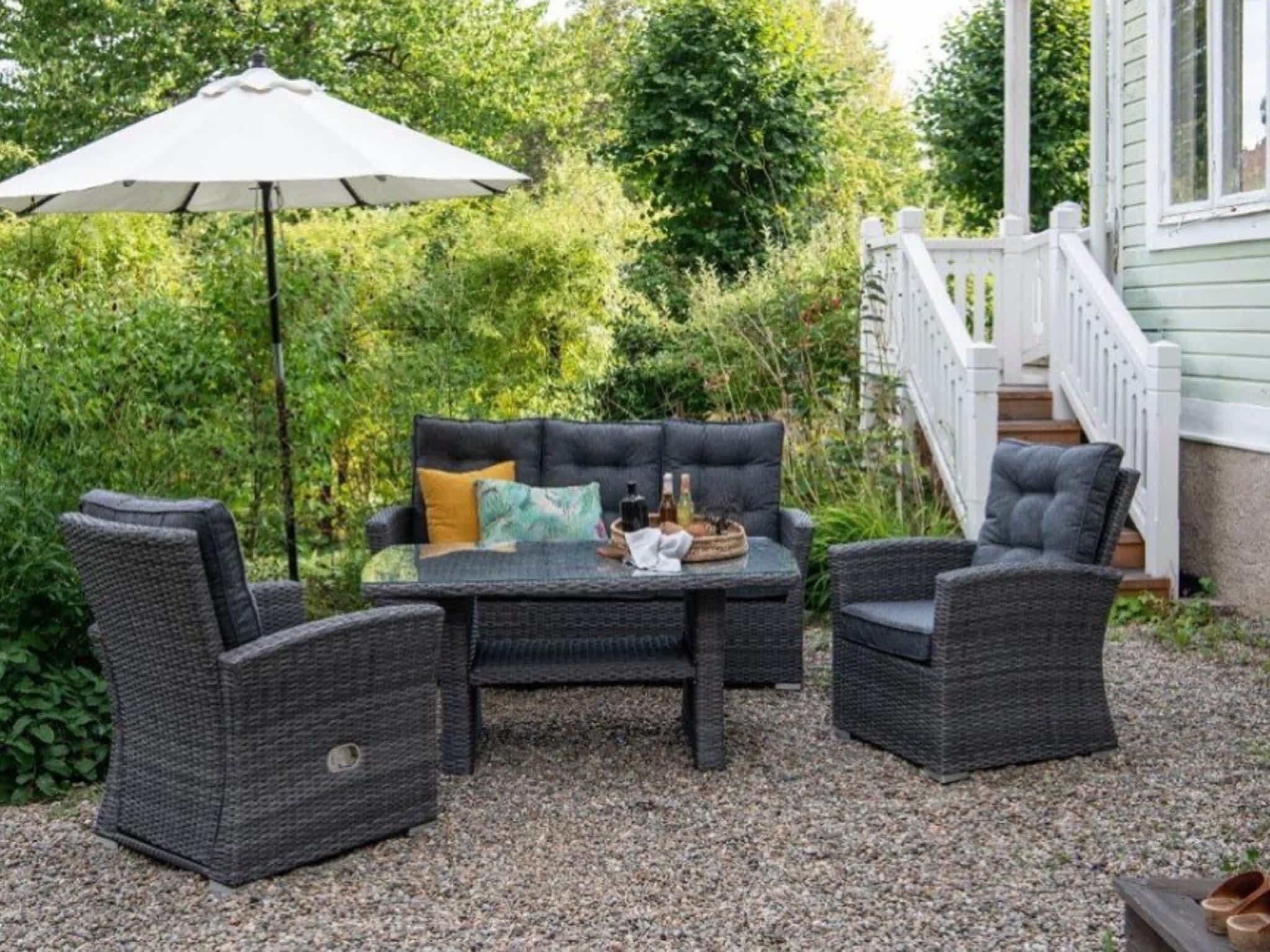 photo Pratt's Lawn Care & Landscapes