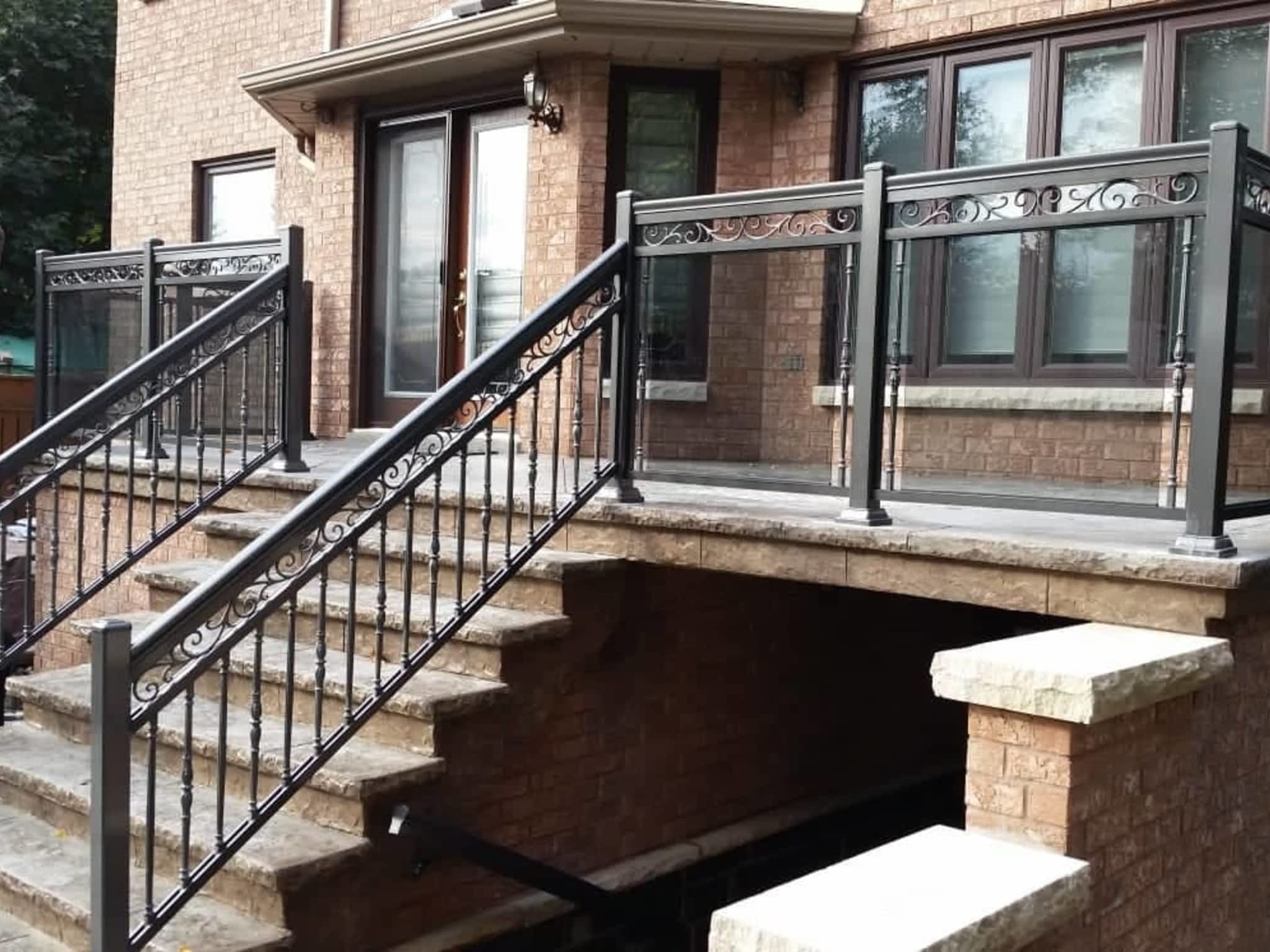 photo TG Aluminum Railings Inc