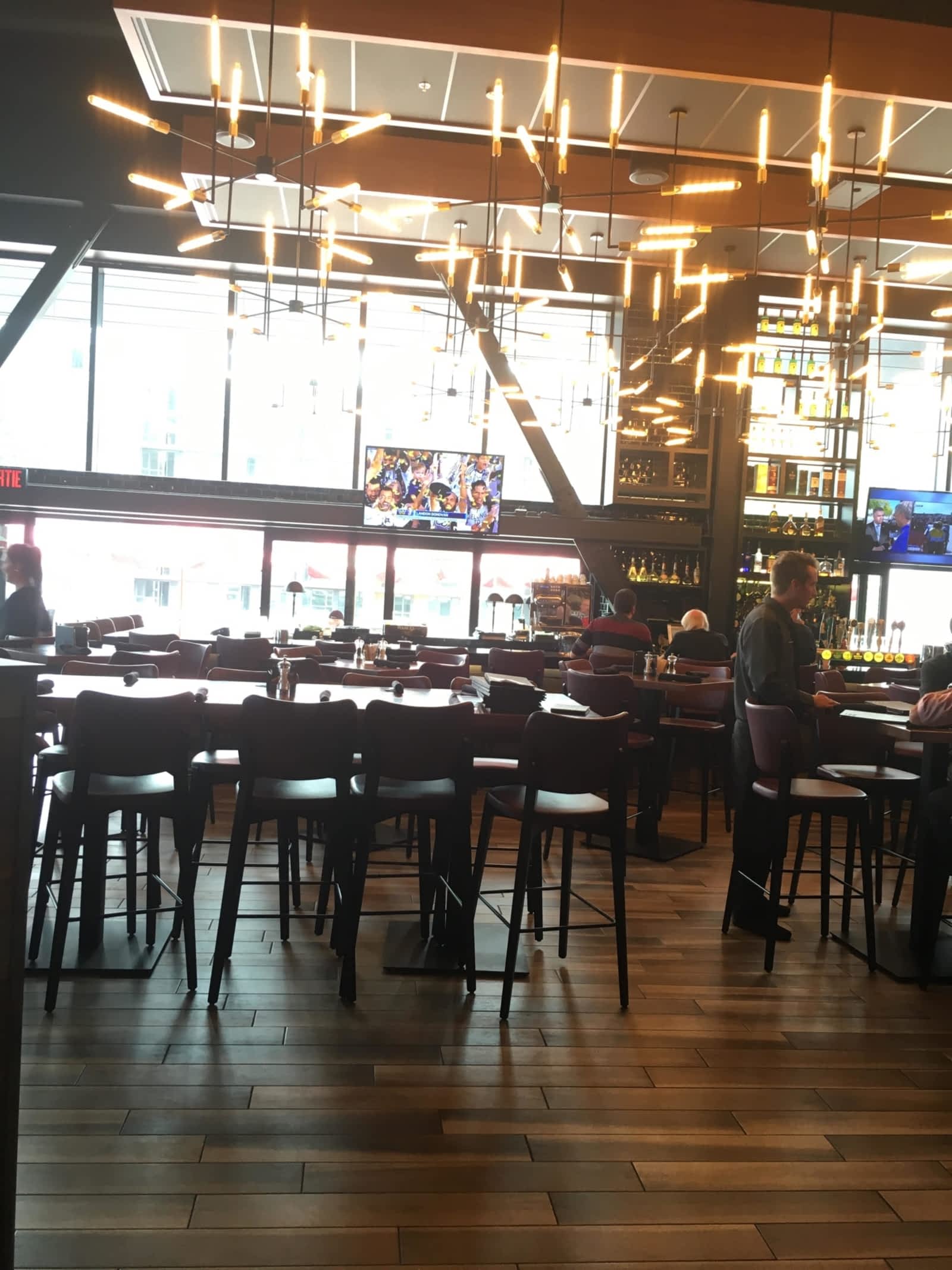 Bâton Rouge Grillhouse & Bar - Horaire d'ouverture - 2450 Boulevard ...