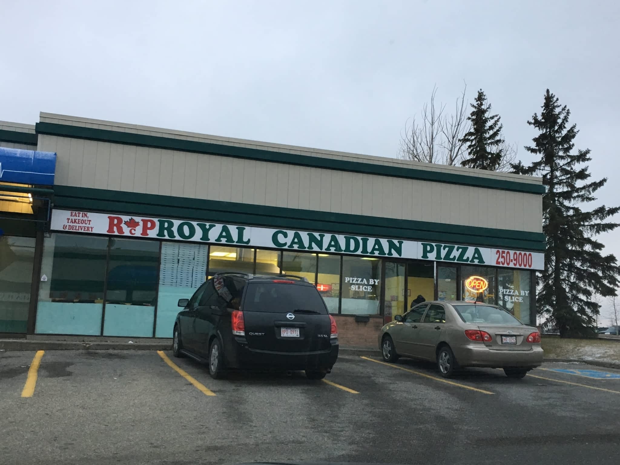 photo Royal Canadian Pizza