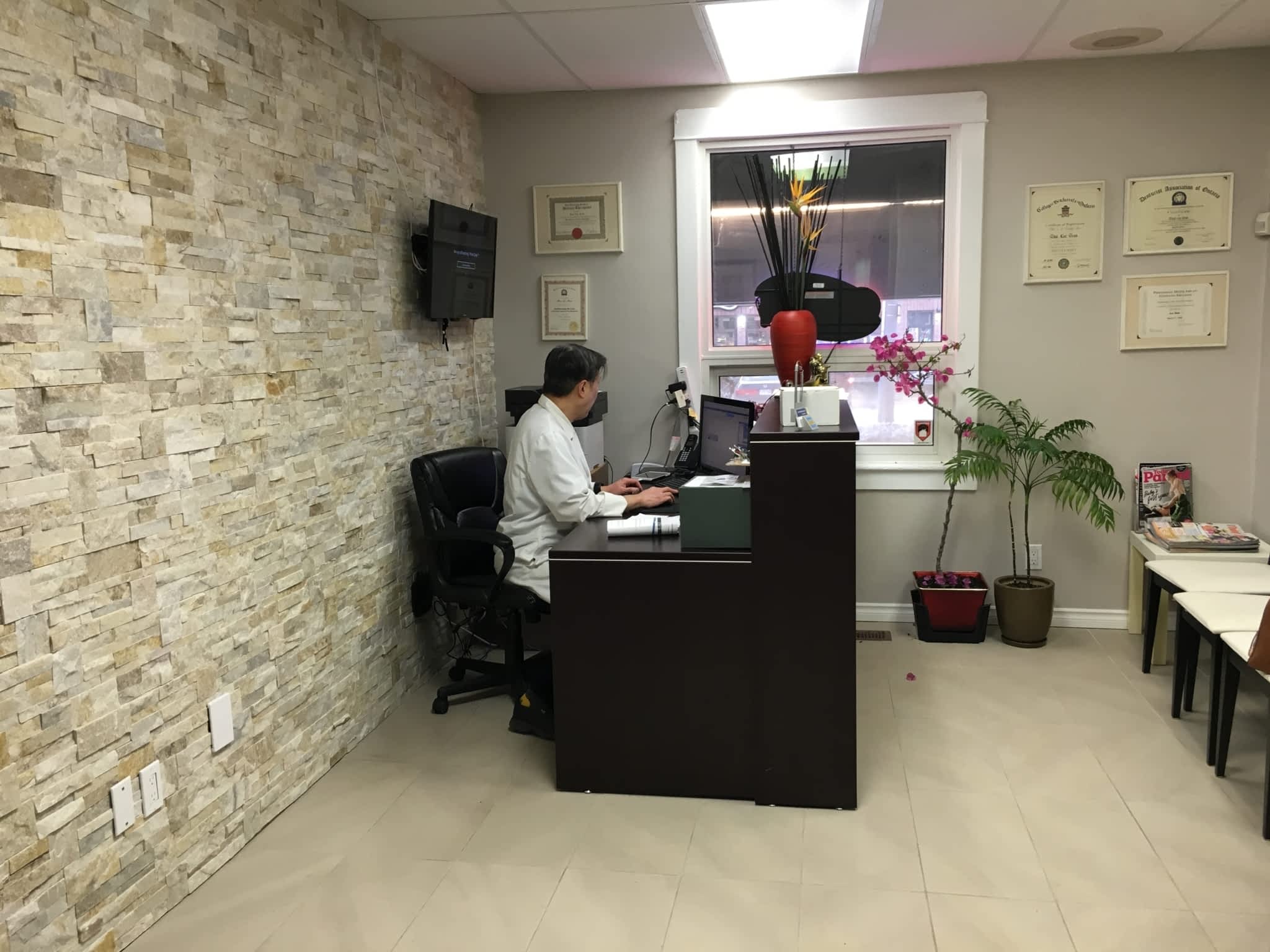 photo Luc Denture Clinic