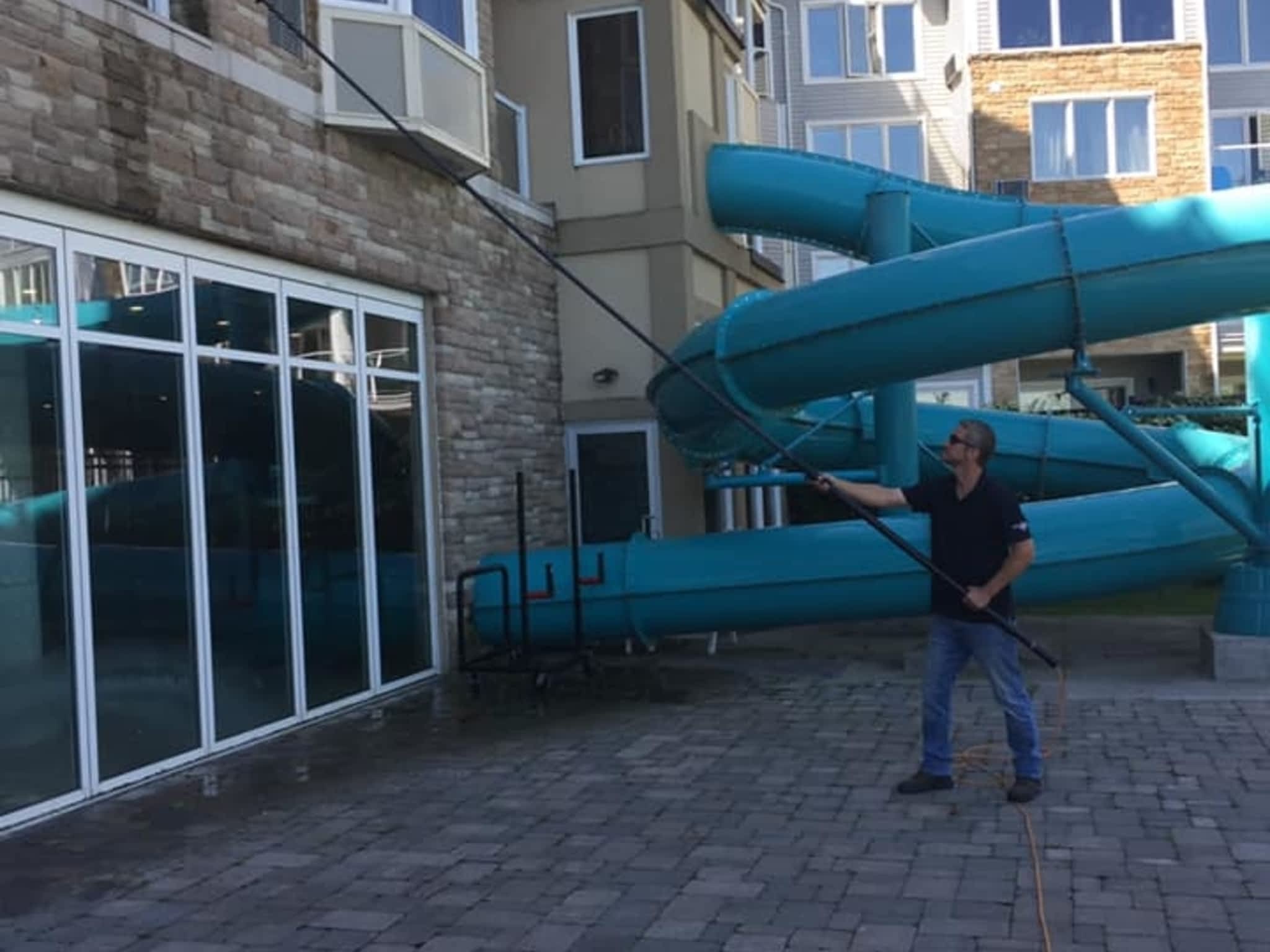 photo Lighthouse Windows