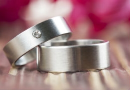 Find the perfect wedding band at these Toronto ring shops