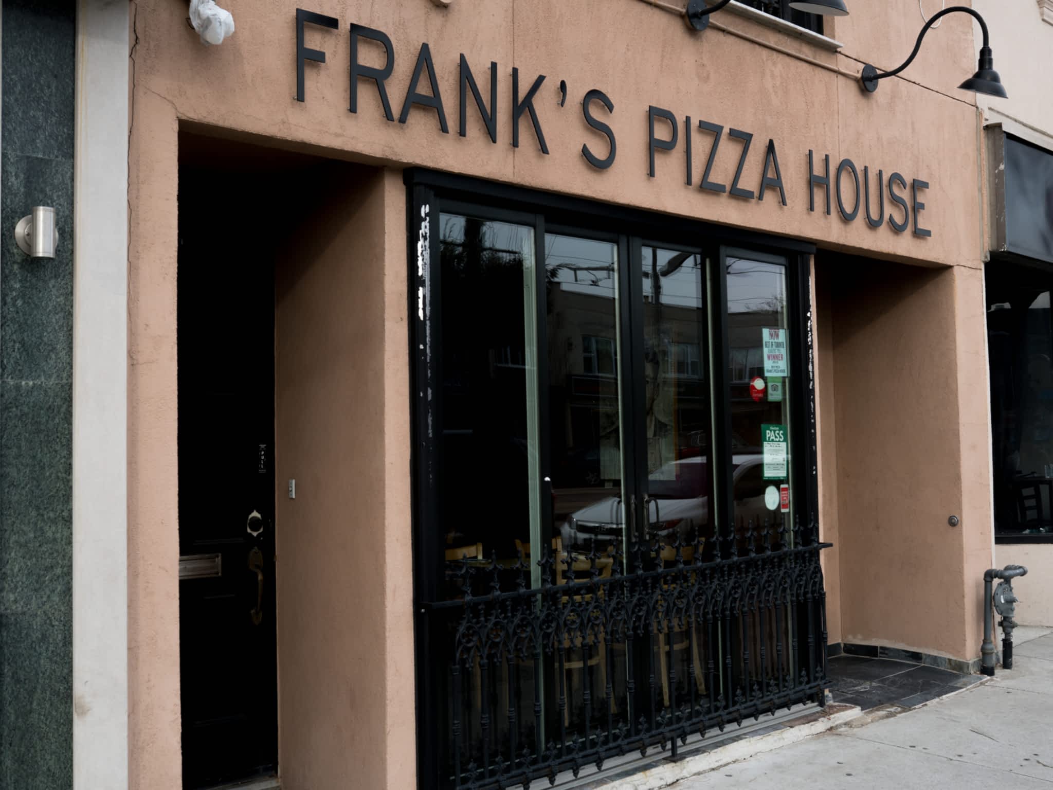 photo Frank's Pizza House